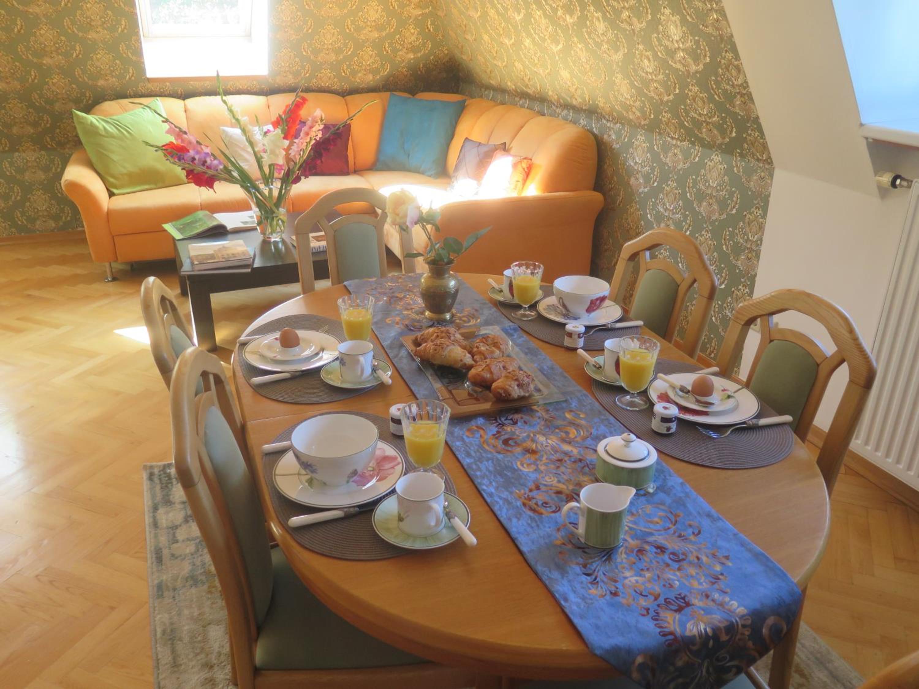 Schoenbrunn Gardens Deluxe Apartment