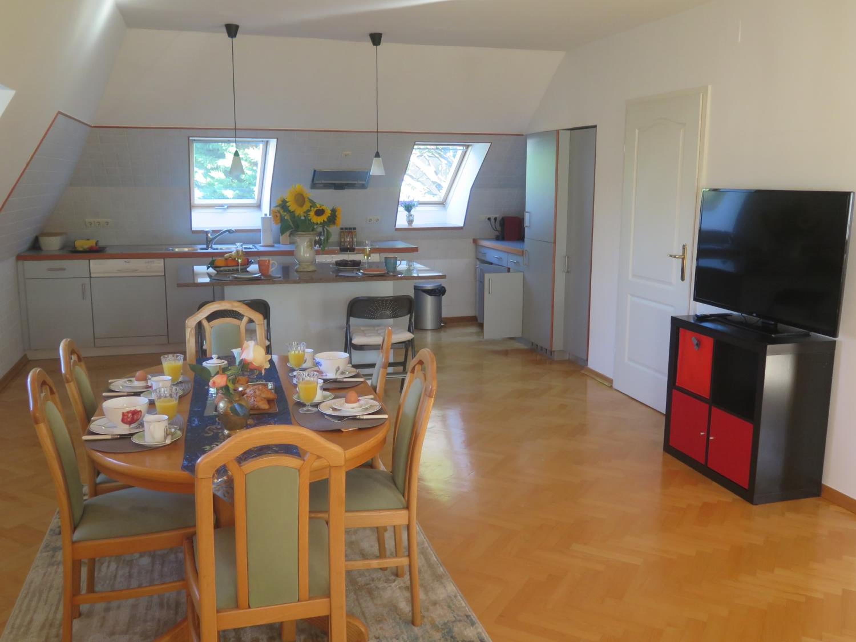 Schoenbrunn Gardens Deluxe Apartment