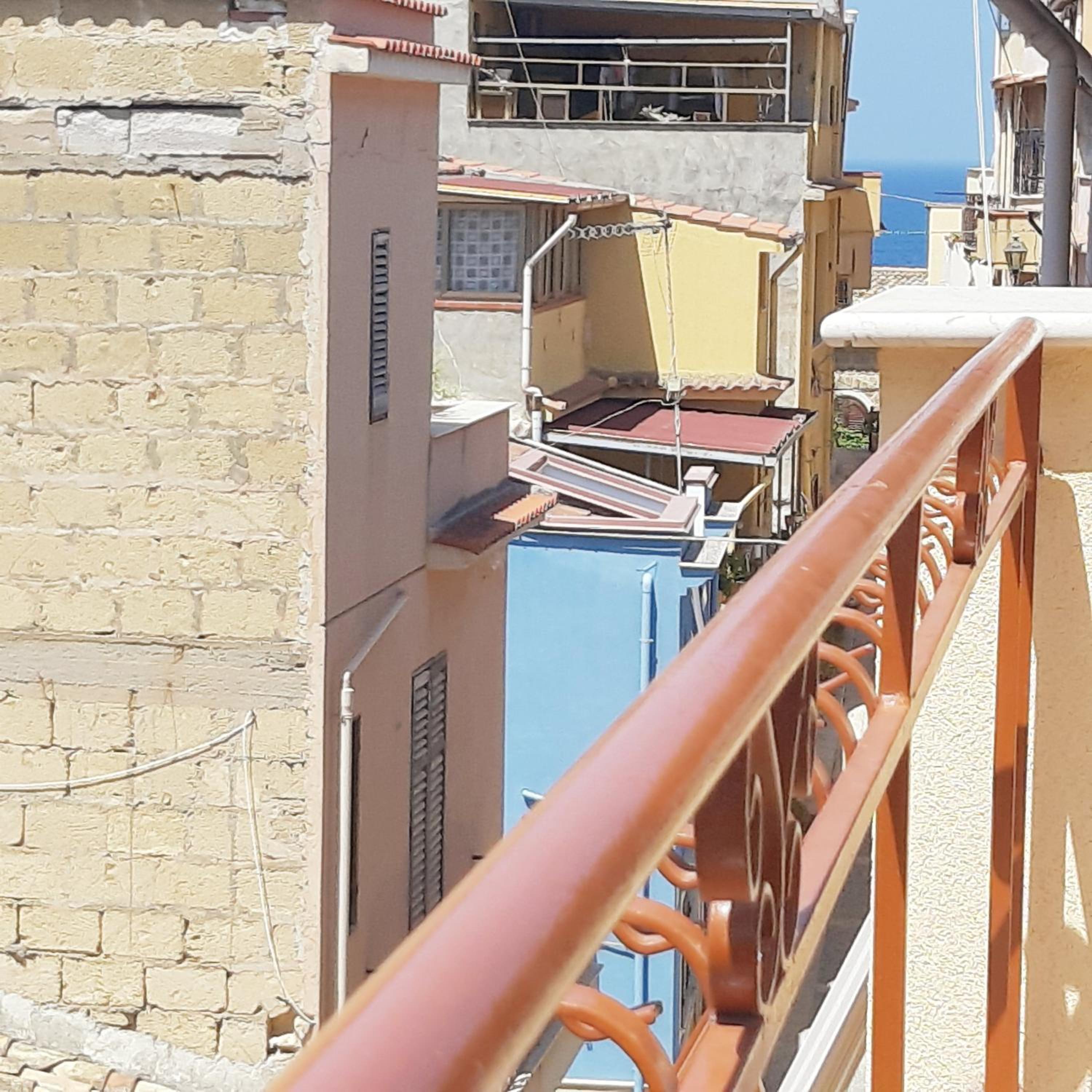 Sunshine Apartments en Trappeto — balance & terrace