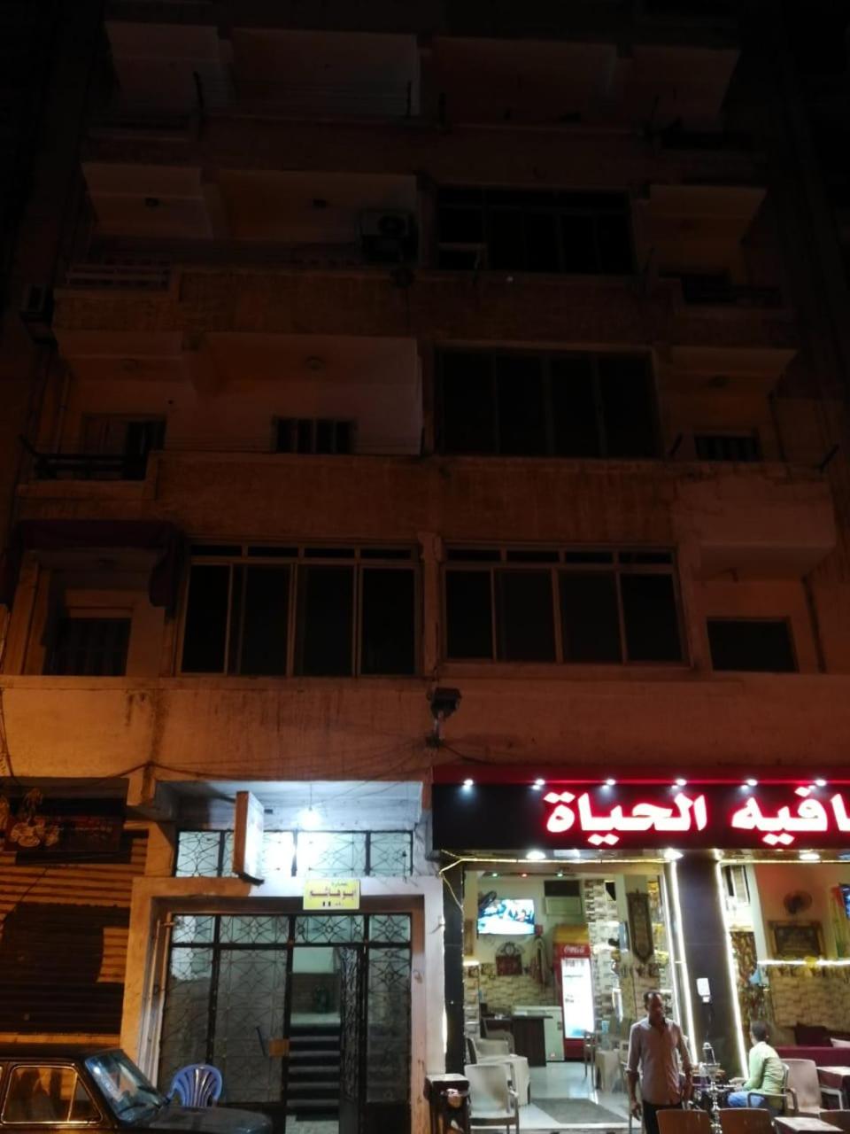 Lovely apartment with side sea view located in the heart of the Alexandria, local, old building, active street, kitchen not suitable for heavy cooking, in 