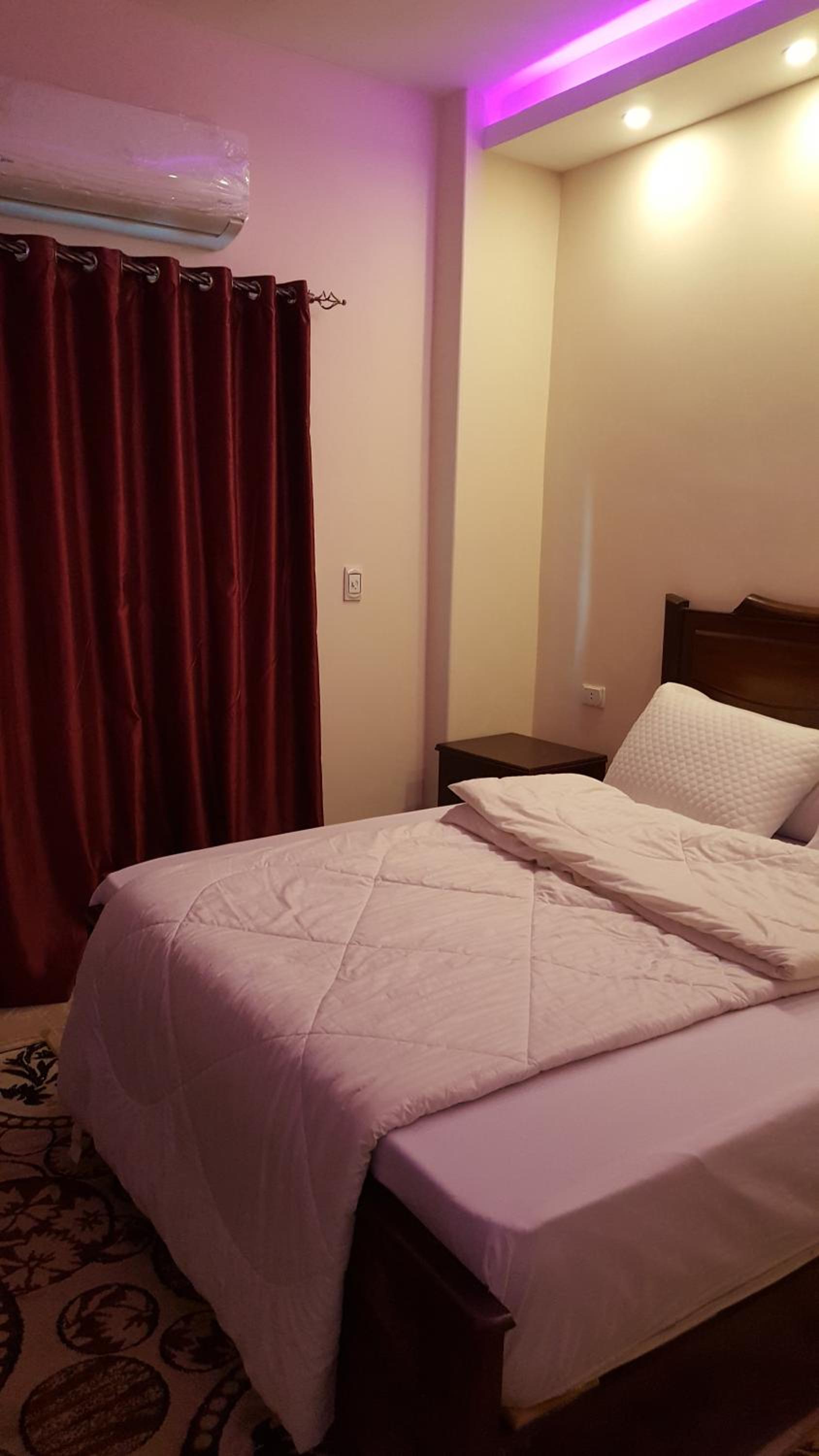 Royal Pyramids Inn