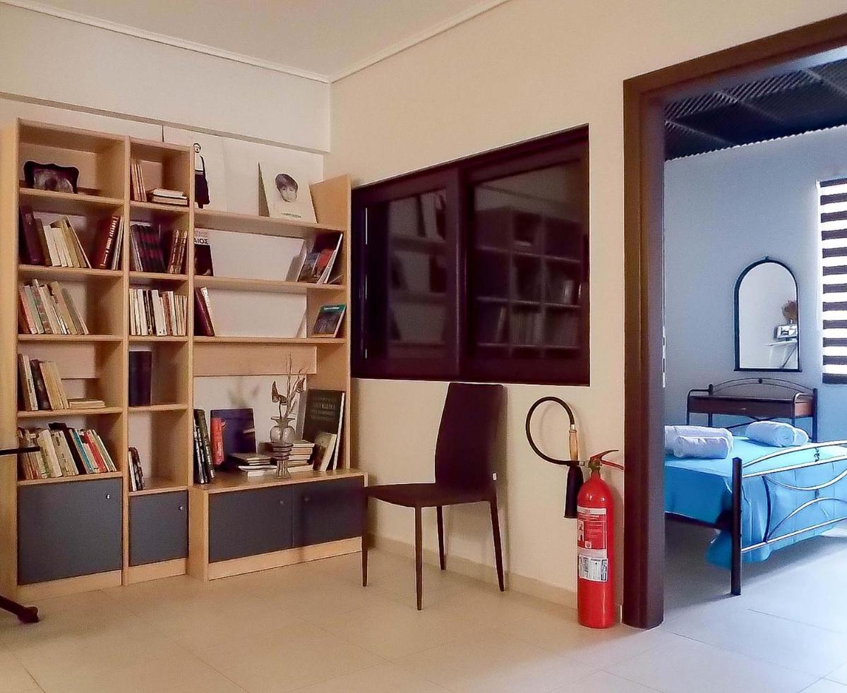 Nea Filadelfia- Spacious Apartment with Garden