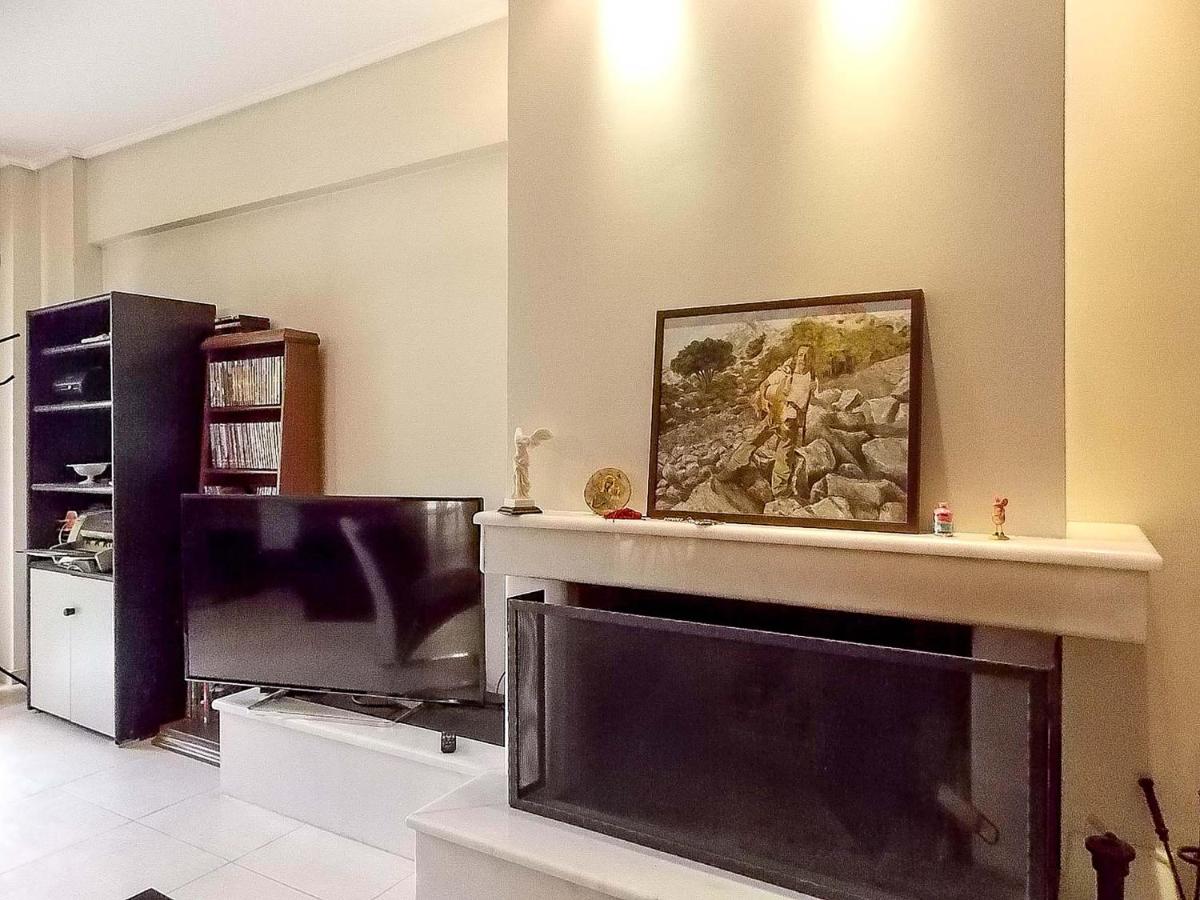 Nea Filadelfia- Spacious Apartment with Garden