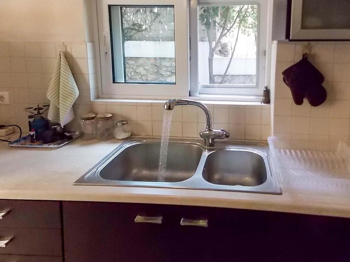 Nea Filadelfia- Spacious Apartment with Garden