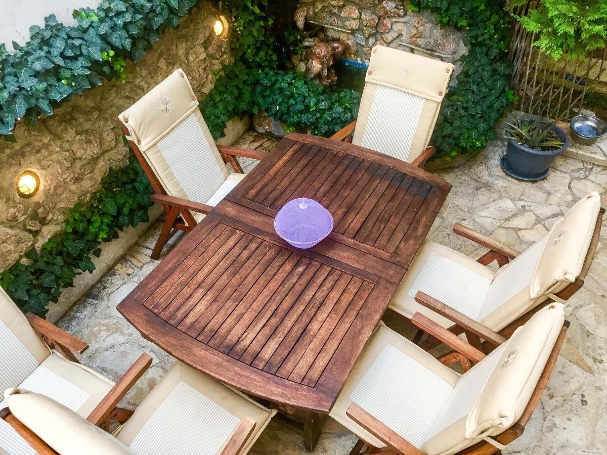 Nea Filadelfia- Spacious Apartment with Garden