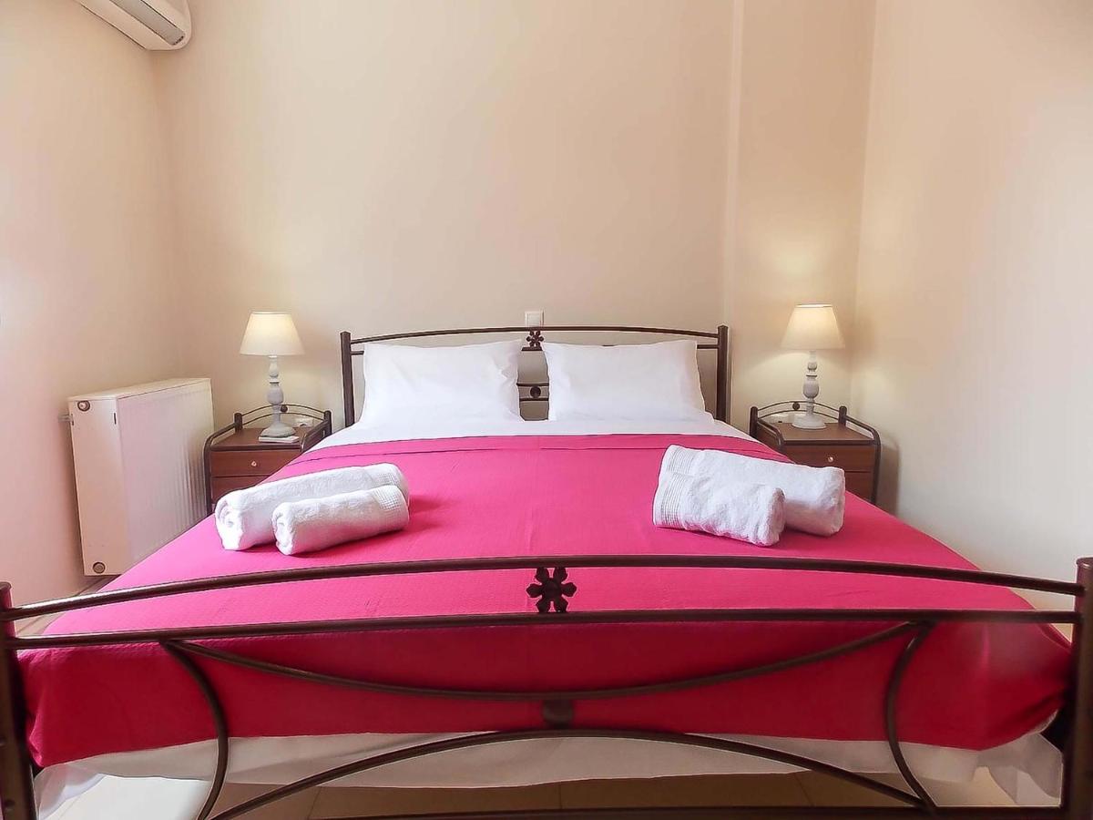 Nea Filadelfia- Spacious Apartment with Garden