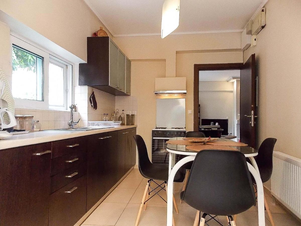 Nea Filadelfia- Spacious Apartment with Garden