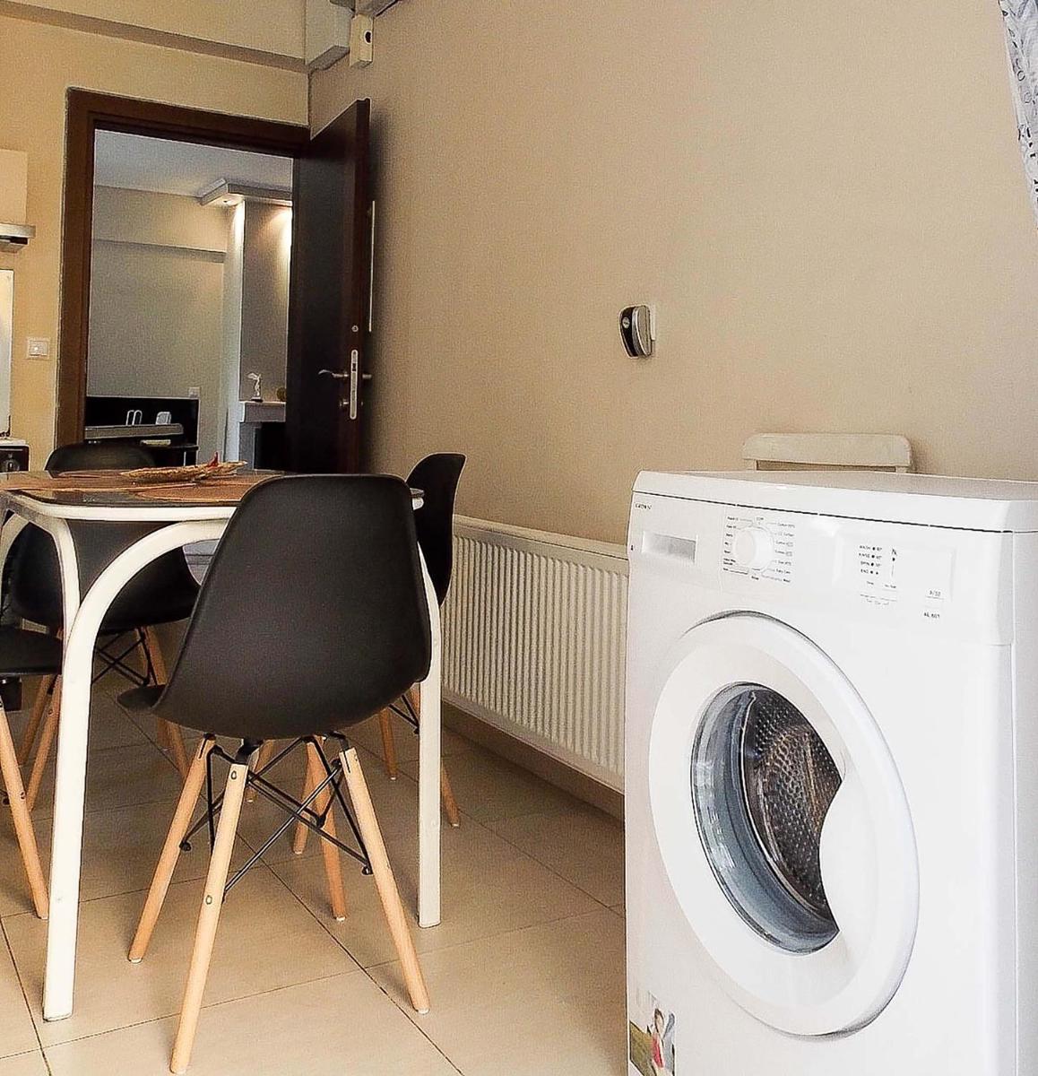 Nea Filadelfia- Spacious Apartment with Garden