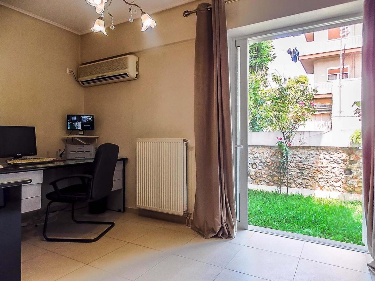 Nea Filadelfia- Spacious Apartment with Garden