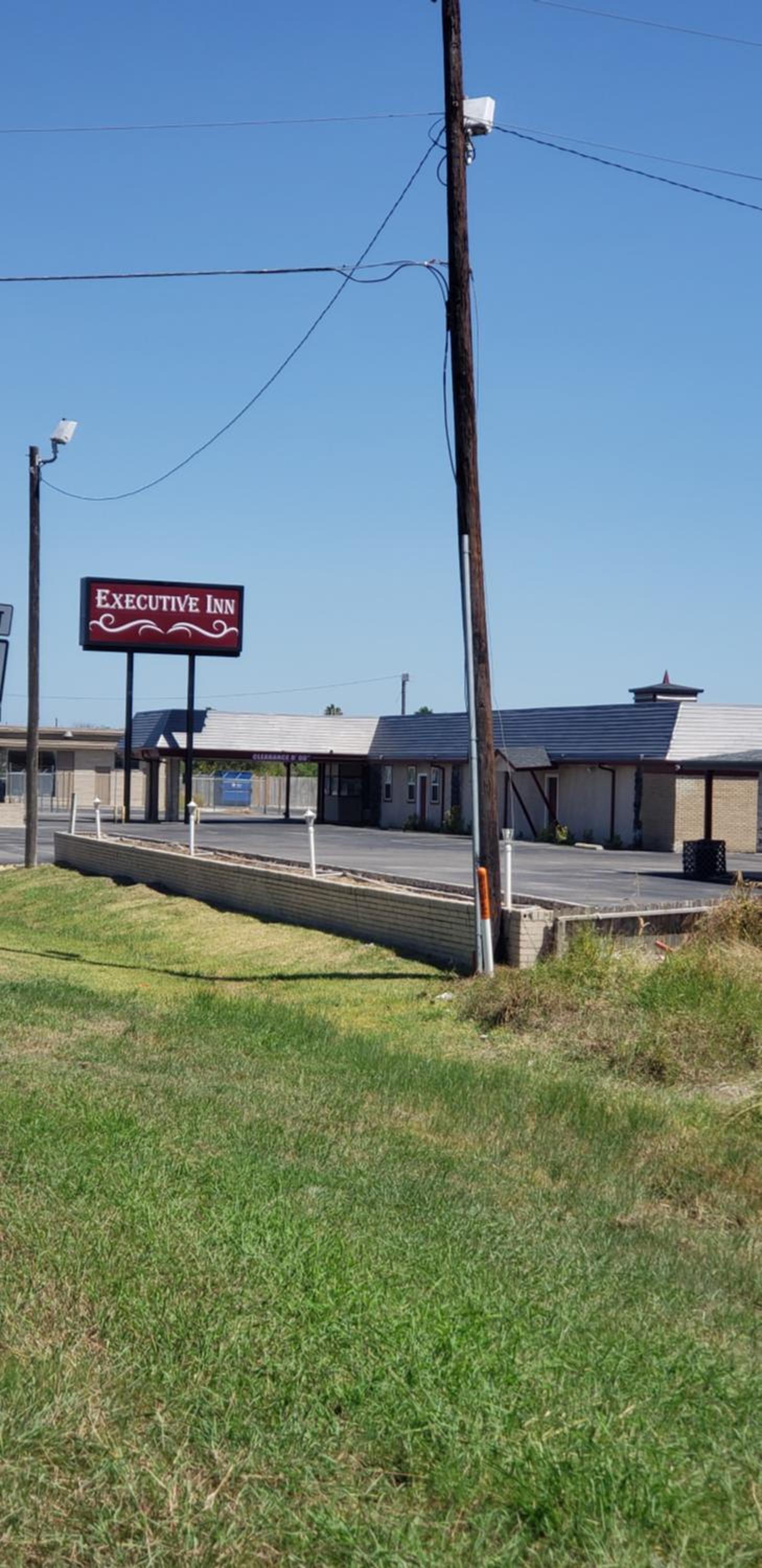 Hotel Executive Inn - Image 1