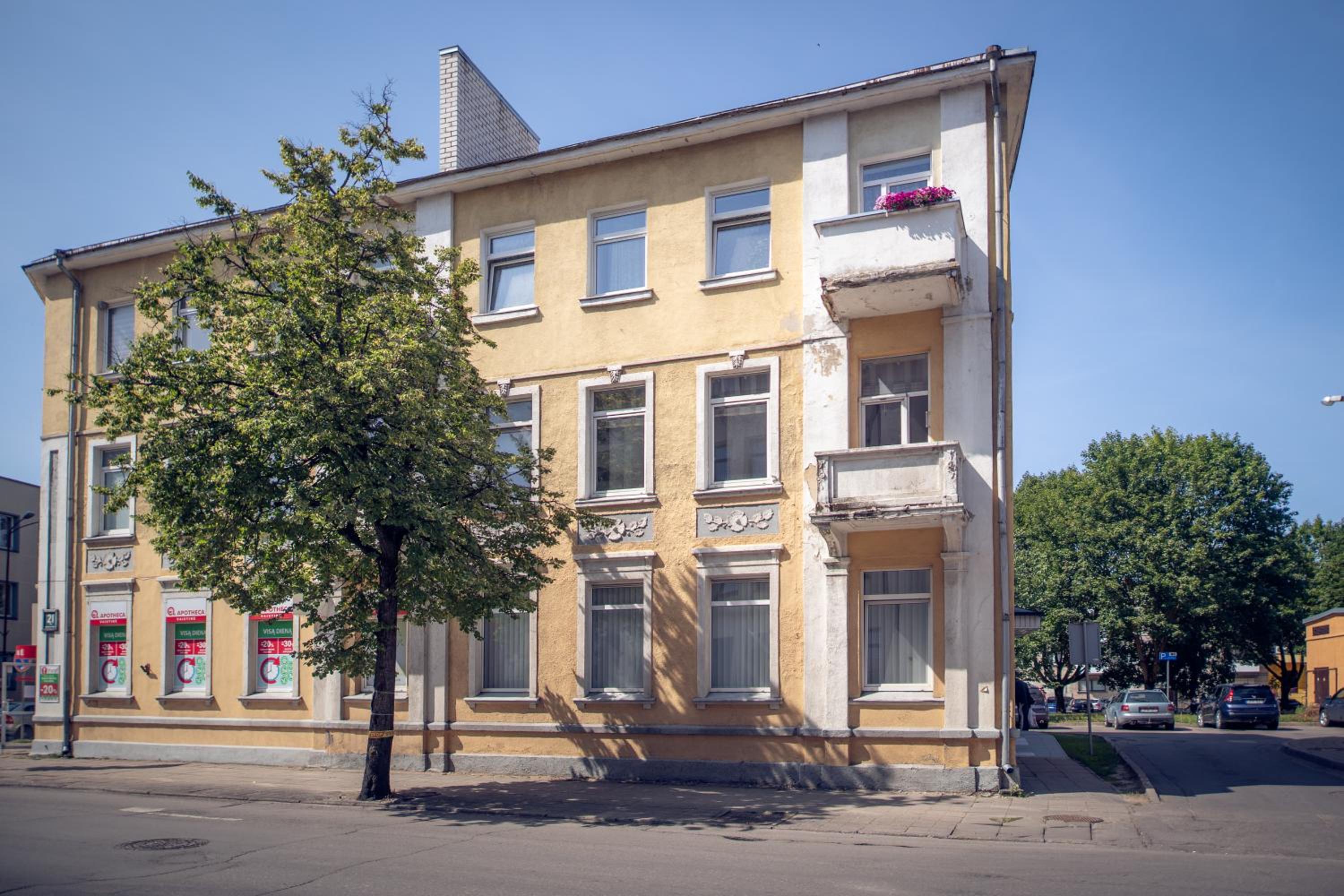 Modern 2-room flat in the city center view 5