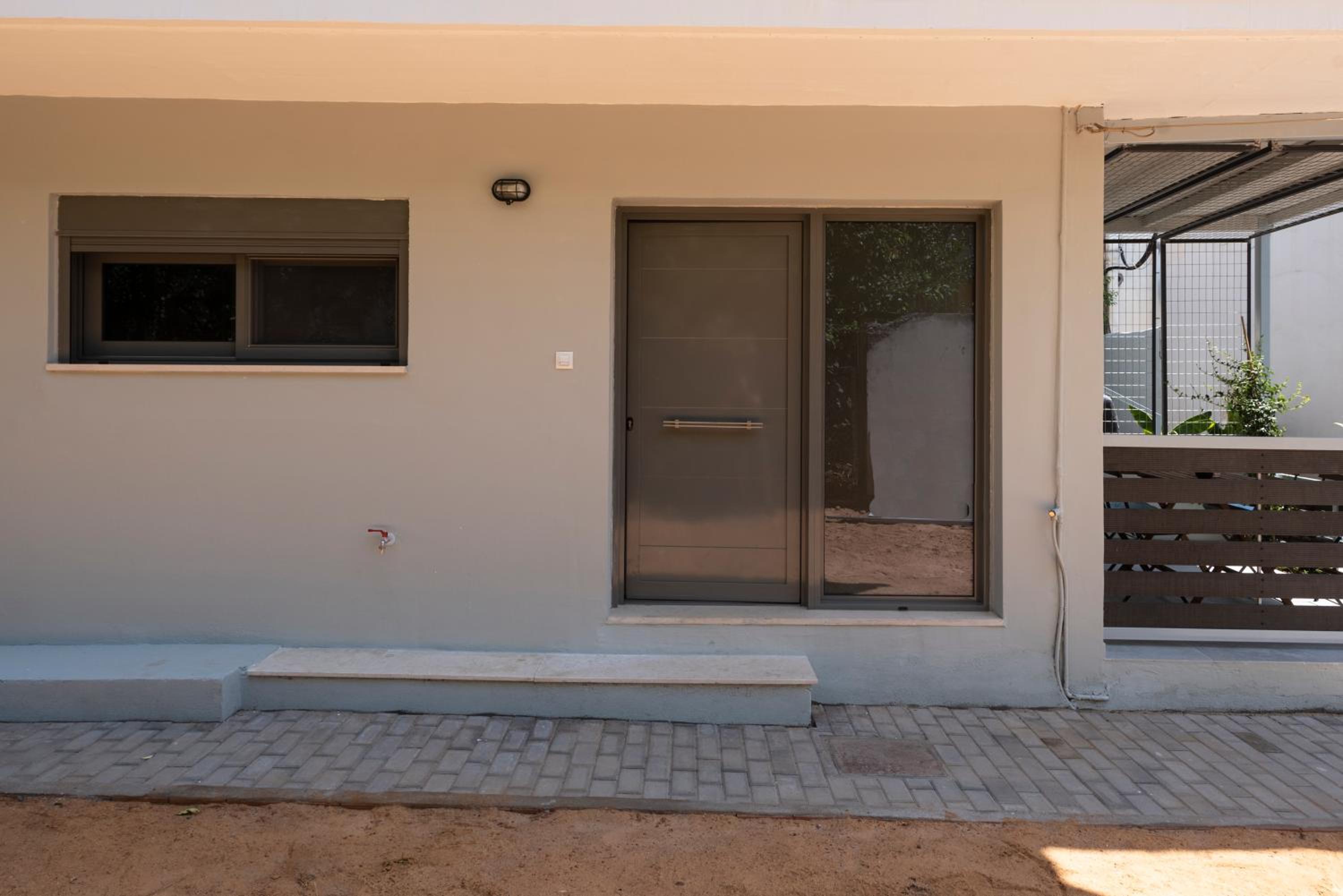 Hotel GroundFloor 2BR Apt with Smallyard near the heart of Kalamata - Image 1