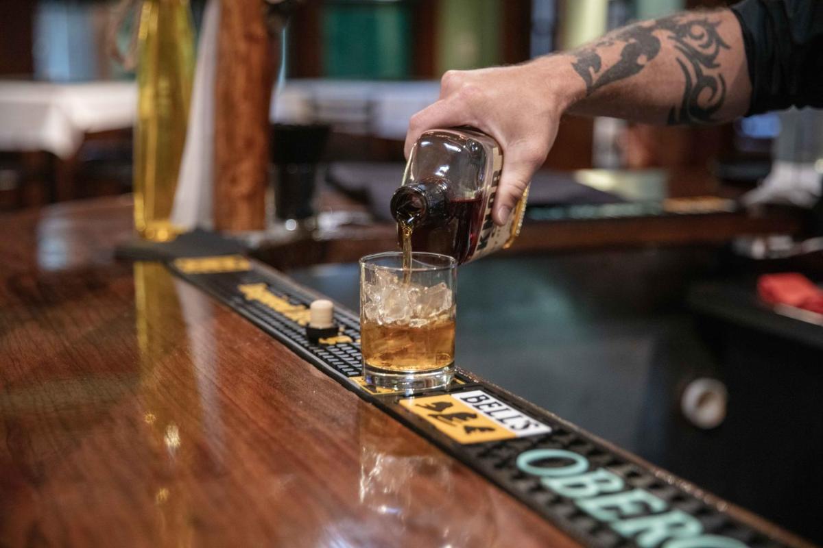 bar