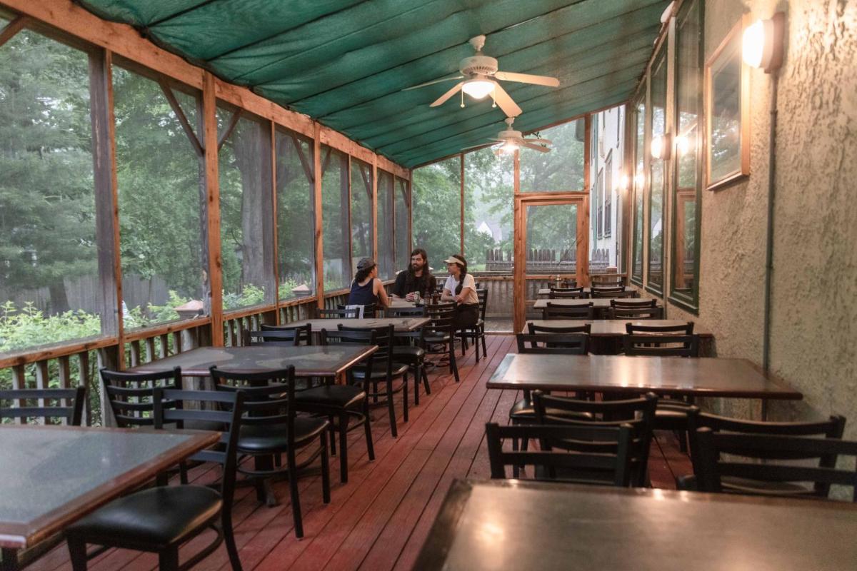 restaurant