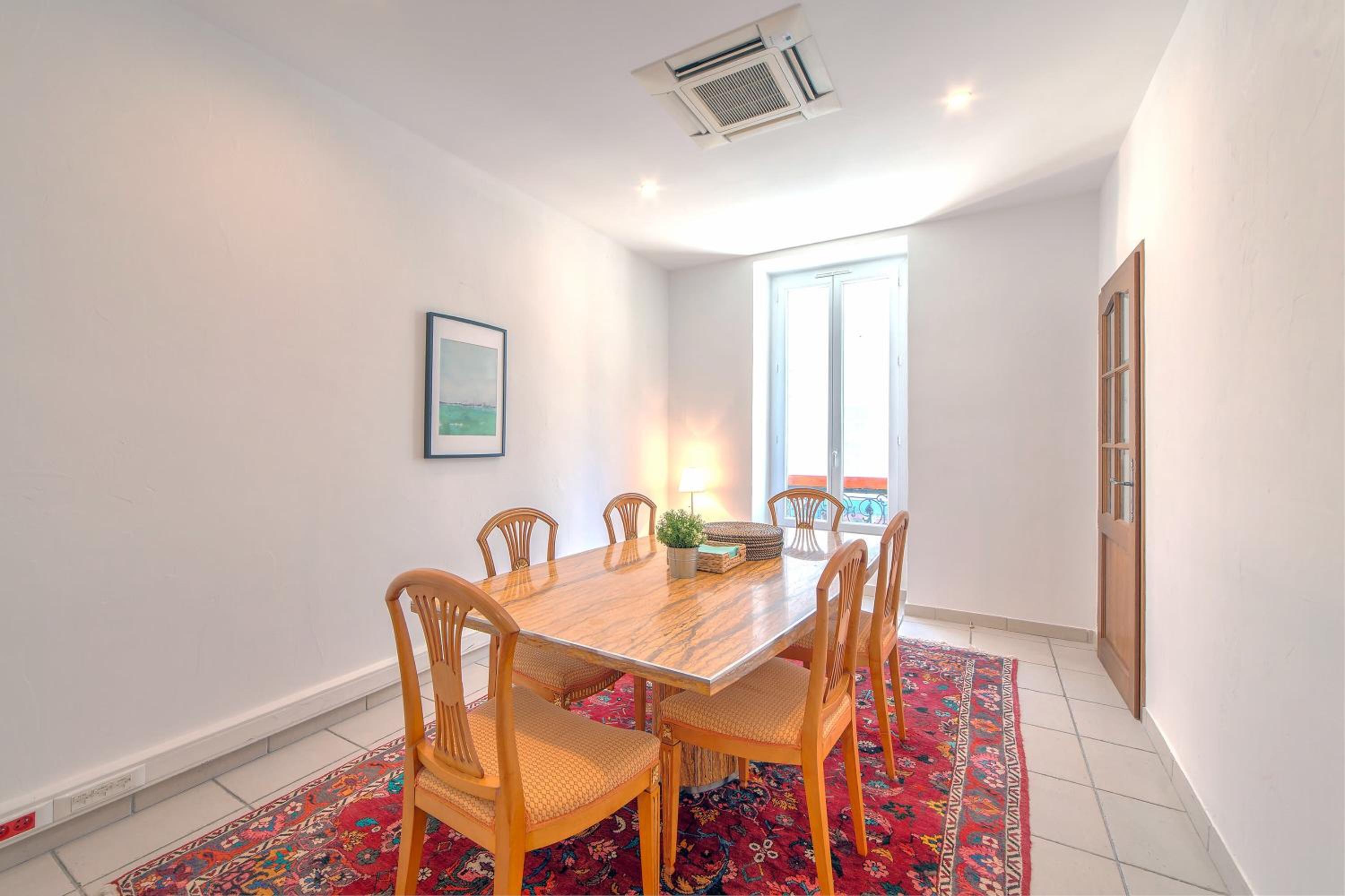 Lovely large familial apartment in central Nice, ten minutes walk to the beach! photo 4