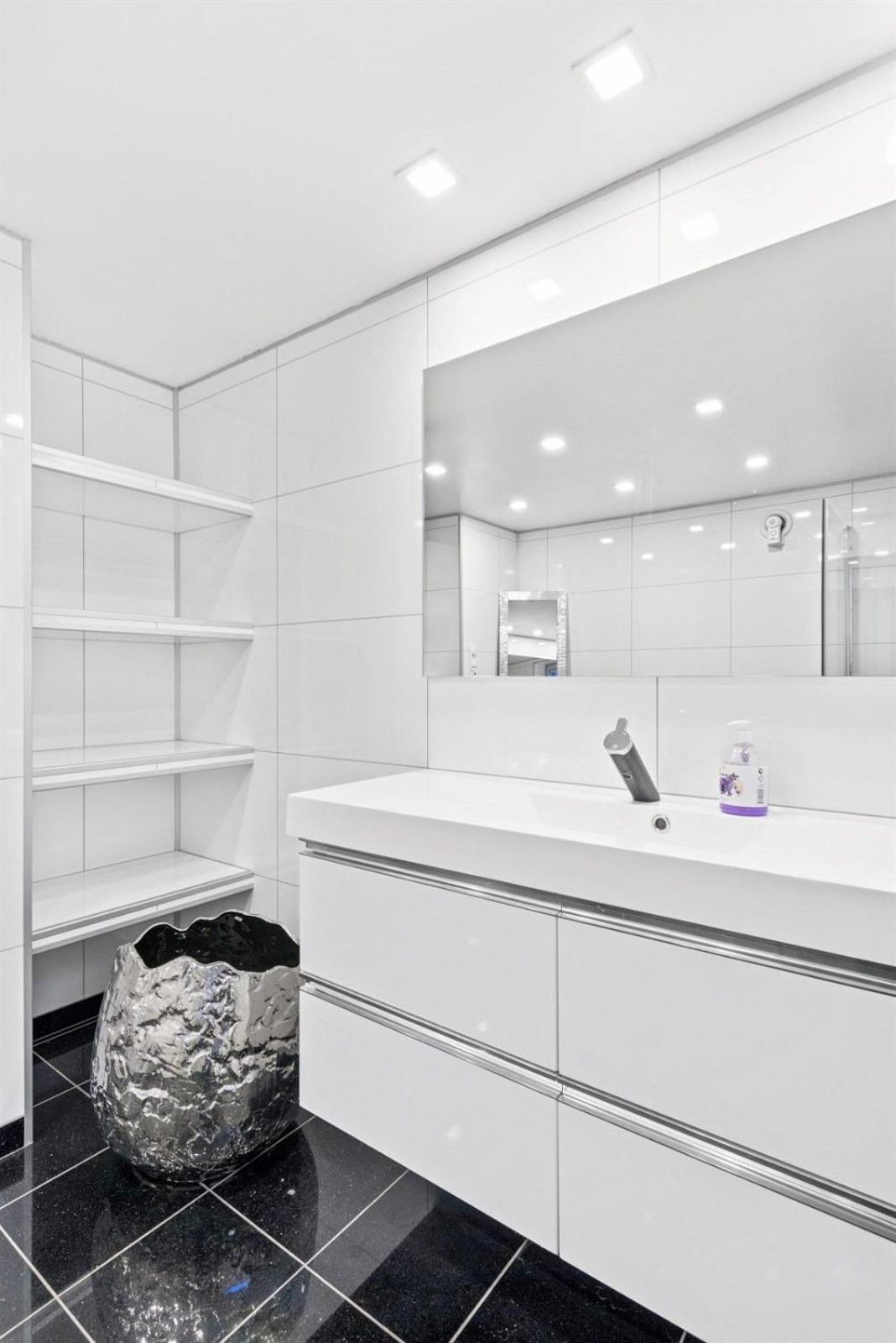 Peak Apartments
