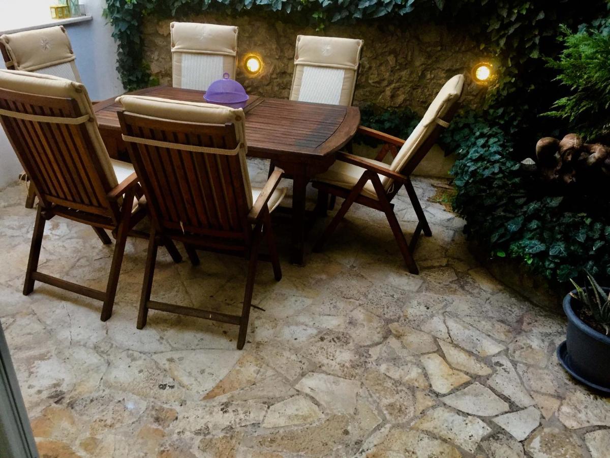 Nea Filadelfia- Spacious Apartment with Garden
