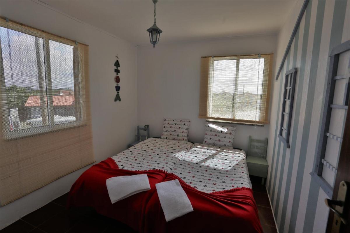 Ria de Aveiro White House view 3