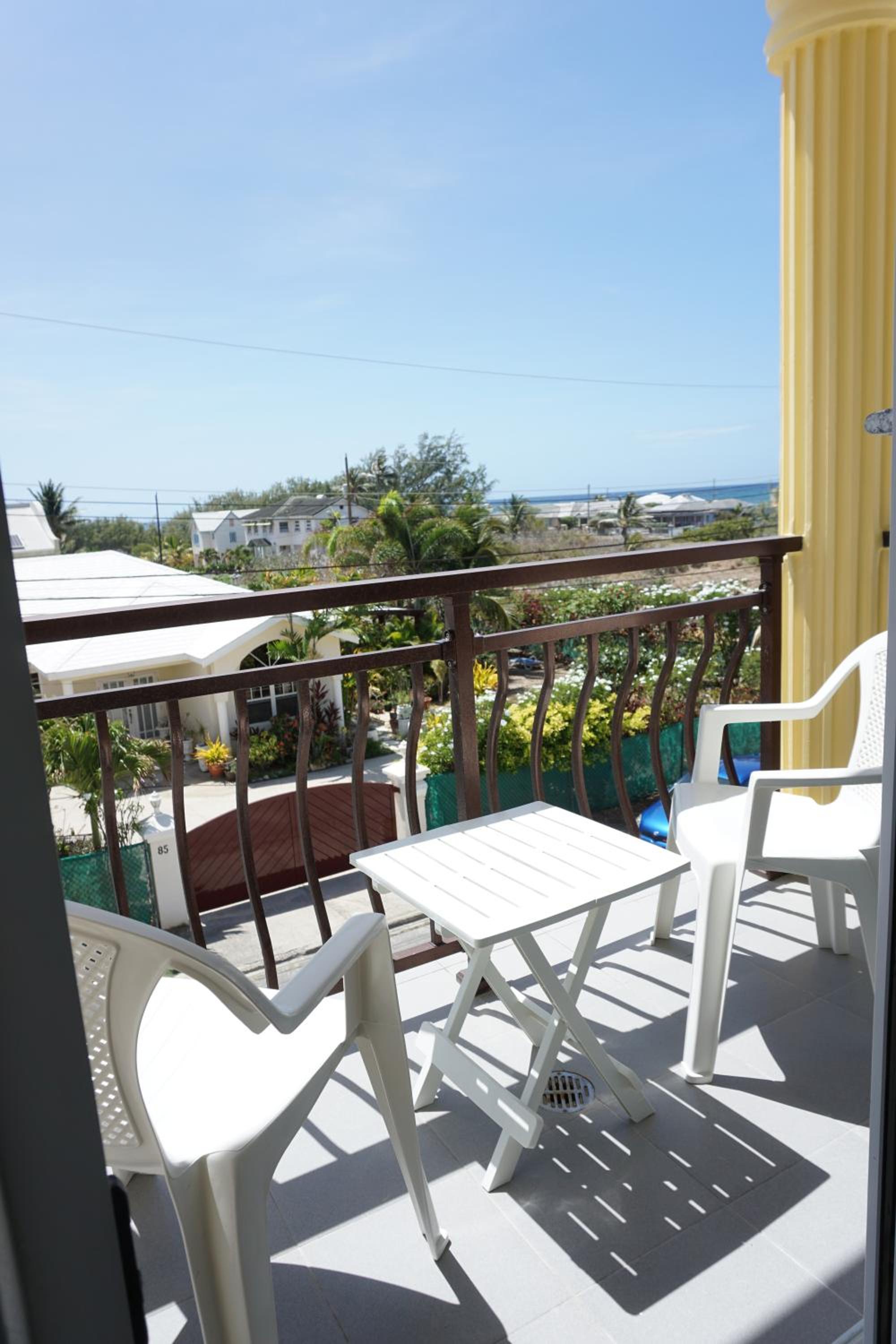 Apartment with double bed and private outdoor kitchen Higher Heights, Barbados