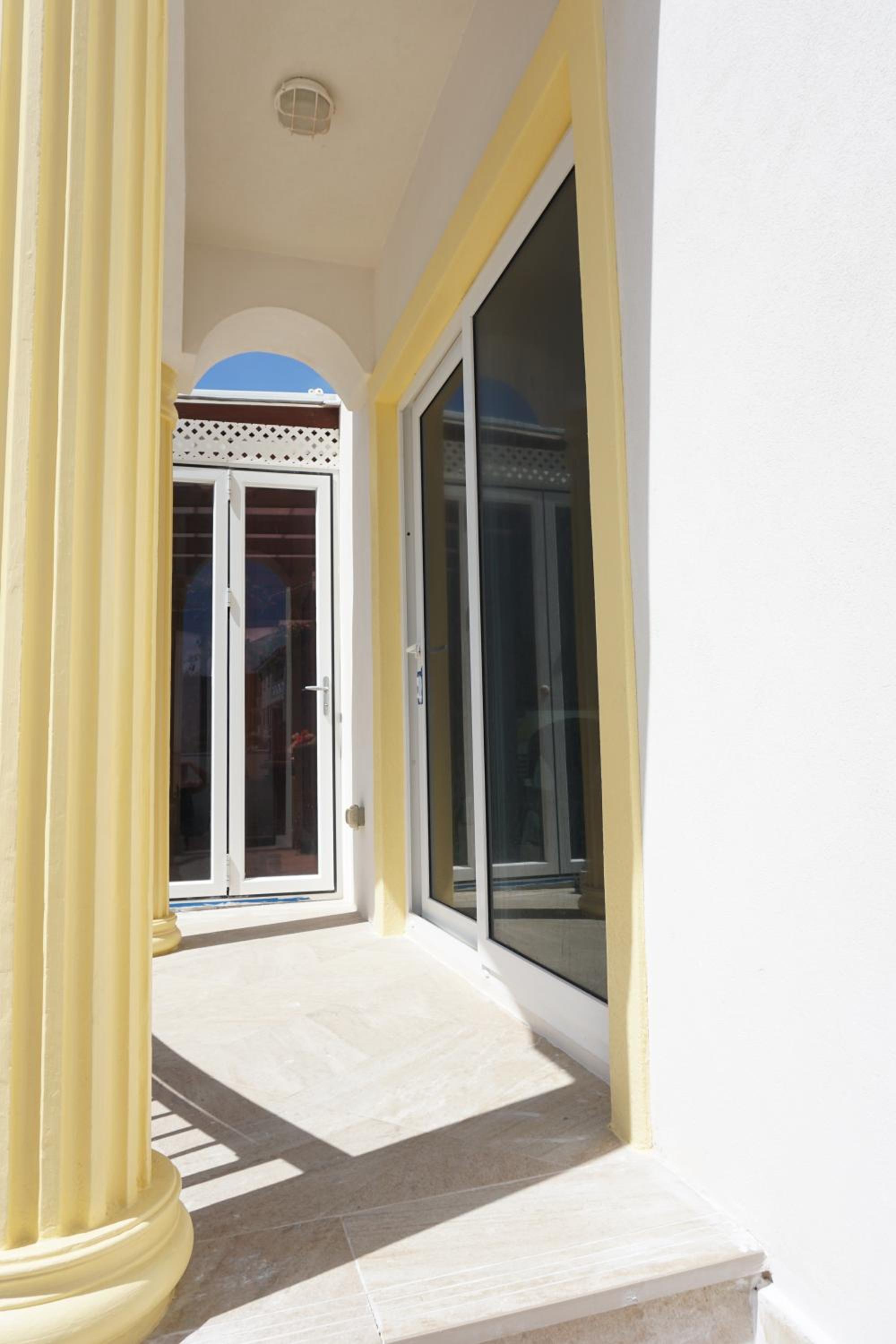 Apartment with double bed and private outdoor kitchen Higher Heights, Barbados