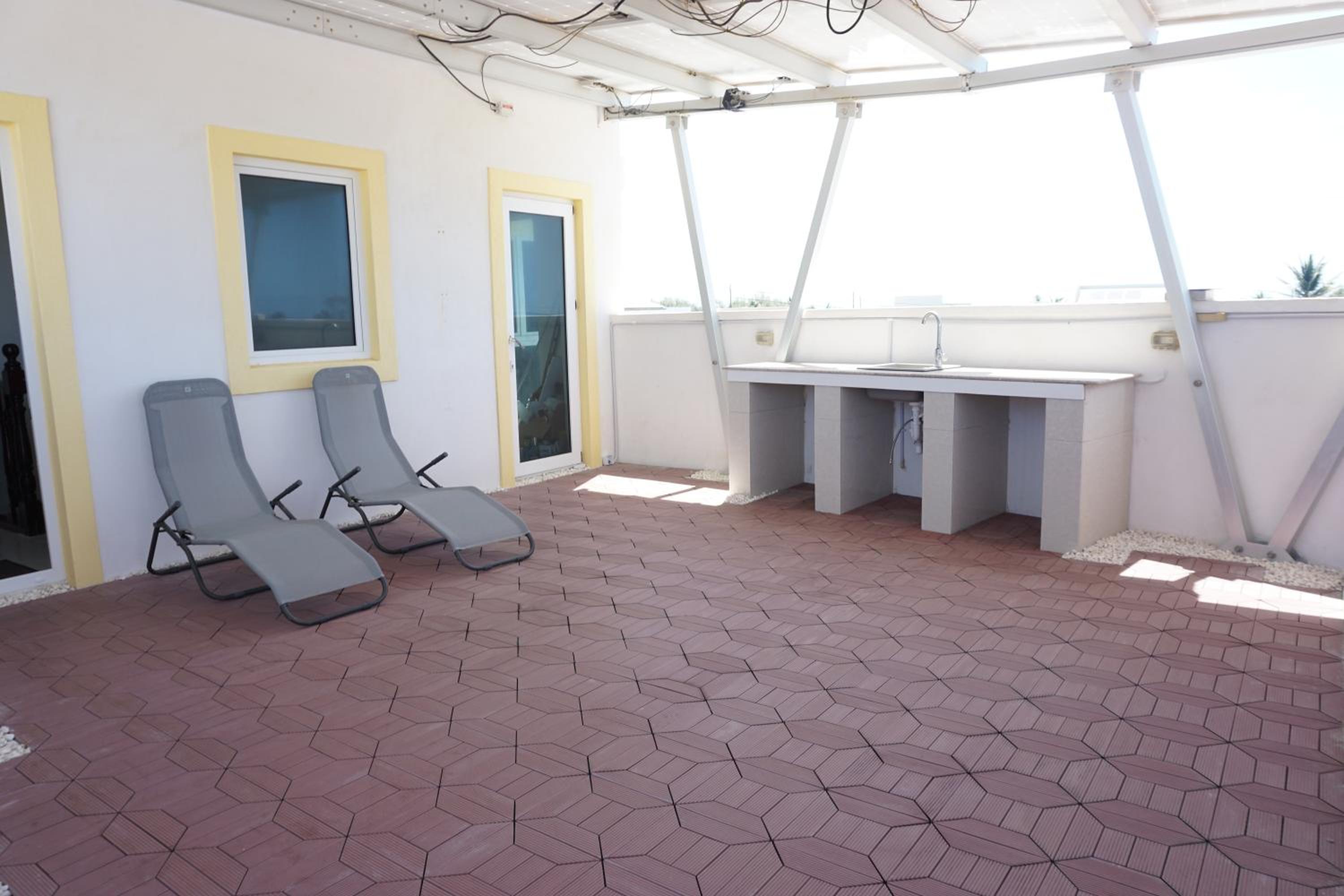 Apartment with double bed and private outdoor kitchen Higher Heights, Barbados