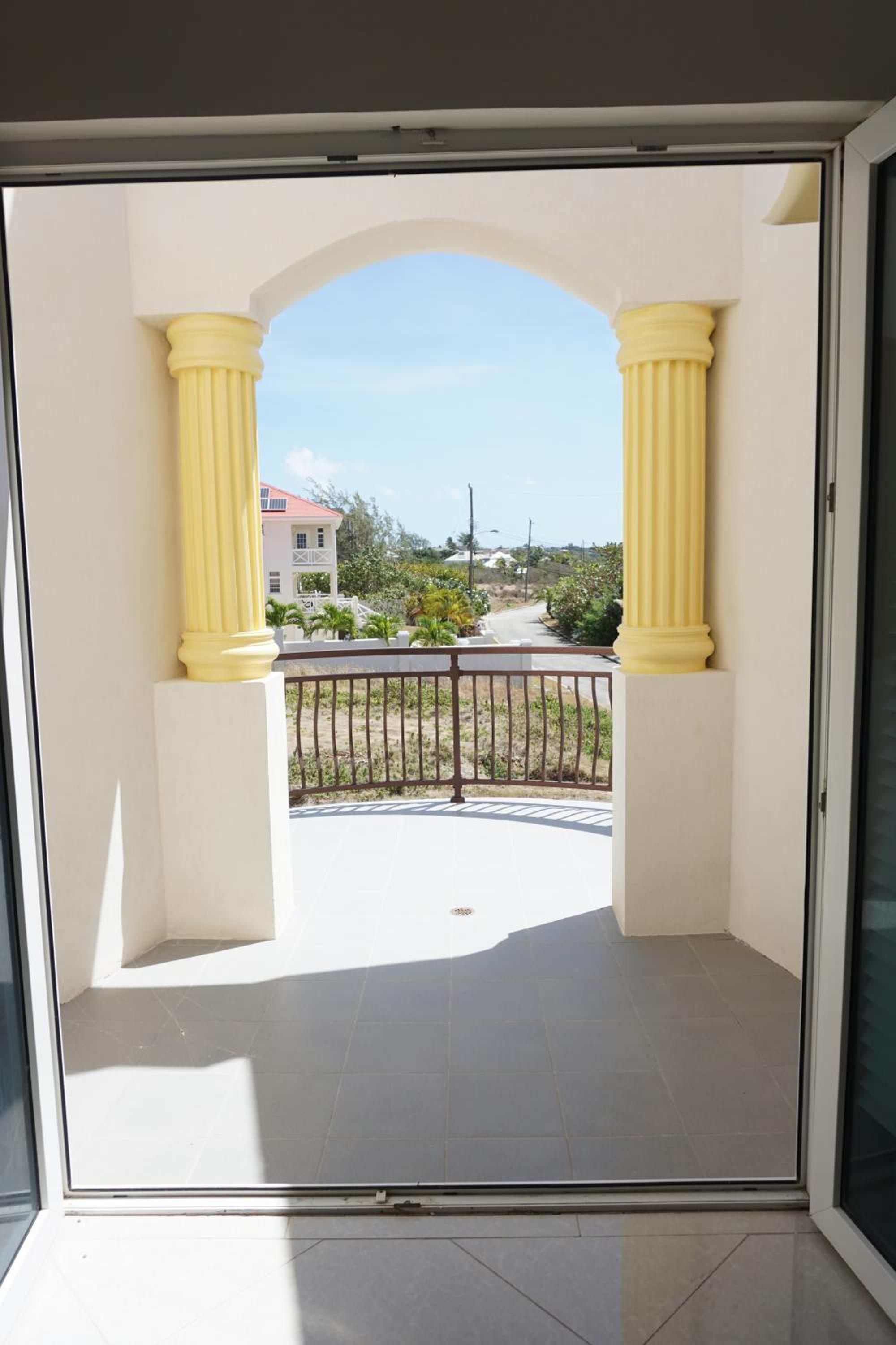 Apartment with double bed and private outdoor kitchen Higher Heights, Barbados