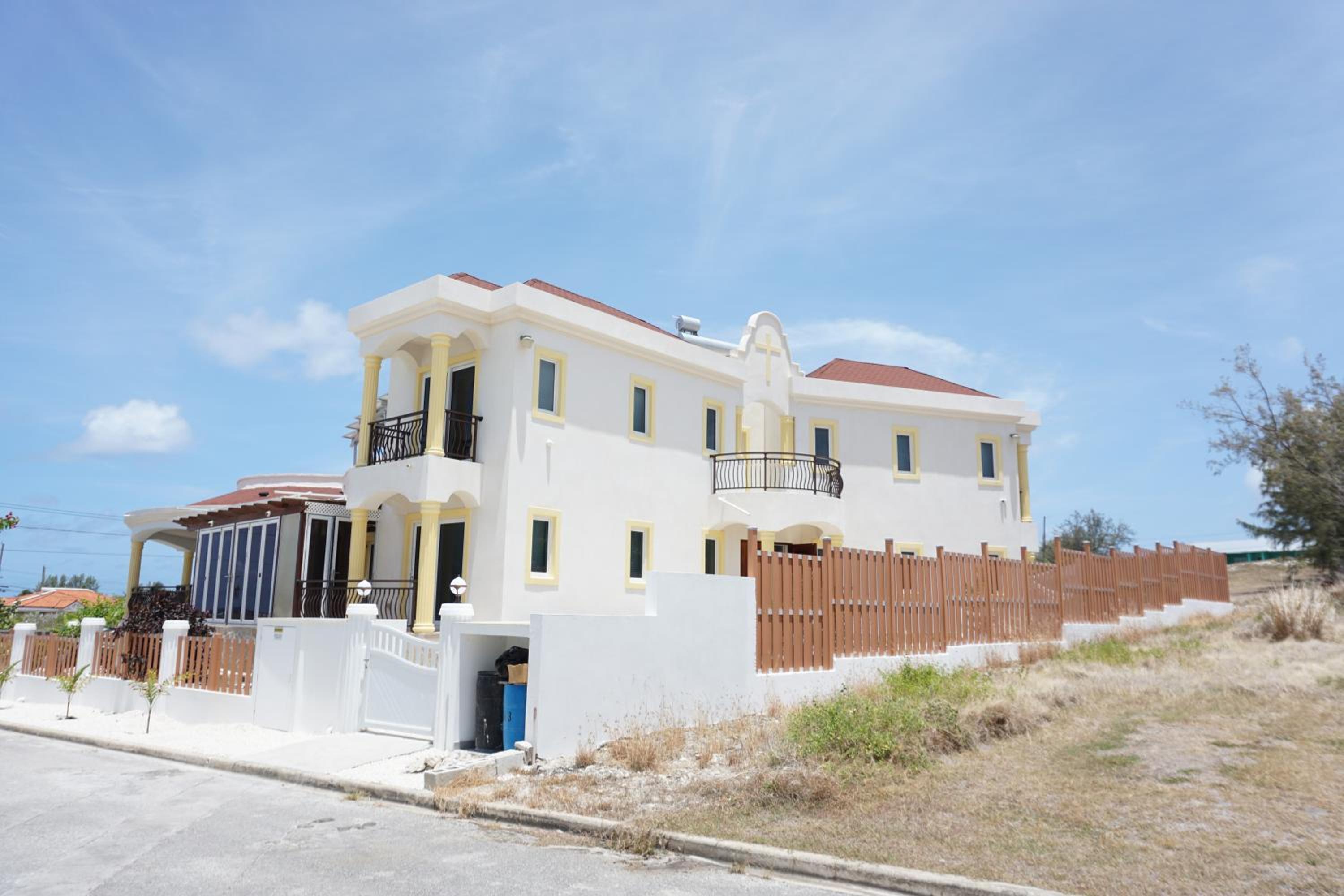 Apartment with double bed and private outdoor kitchen Higher Heights, Barbados