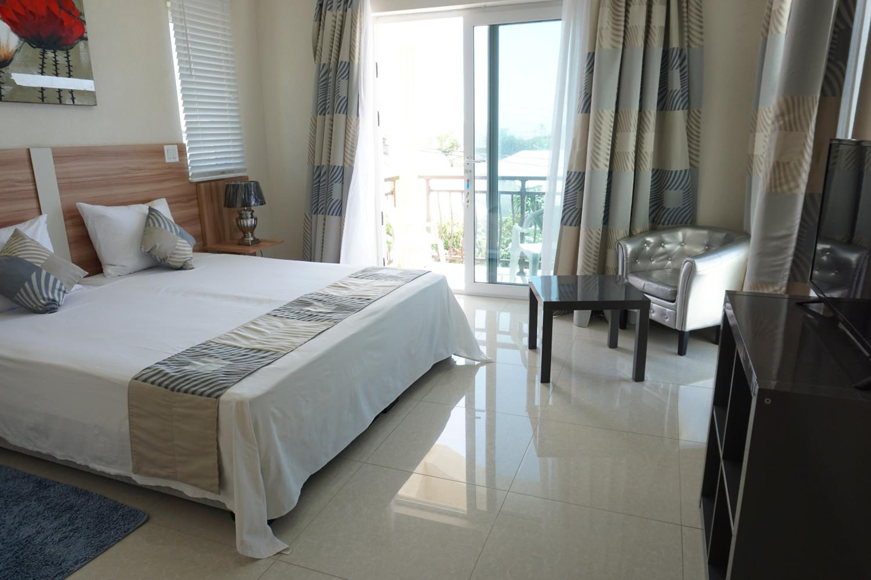 Apartment with double bed and private outdoor kitchen Higher Heights, Barbados