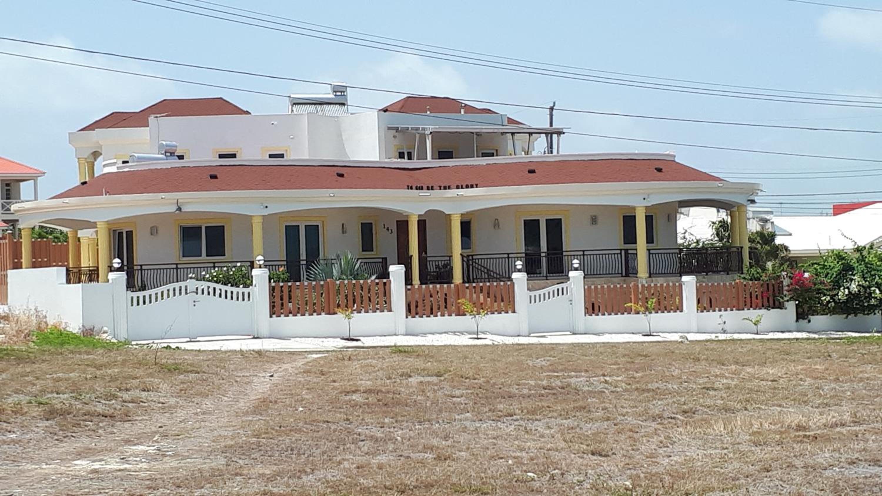 Apartment with double bed and private outdoor kitchen Higher Heights, Barbados