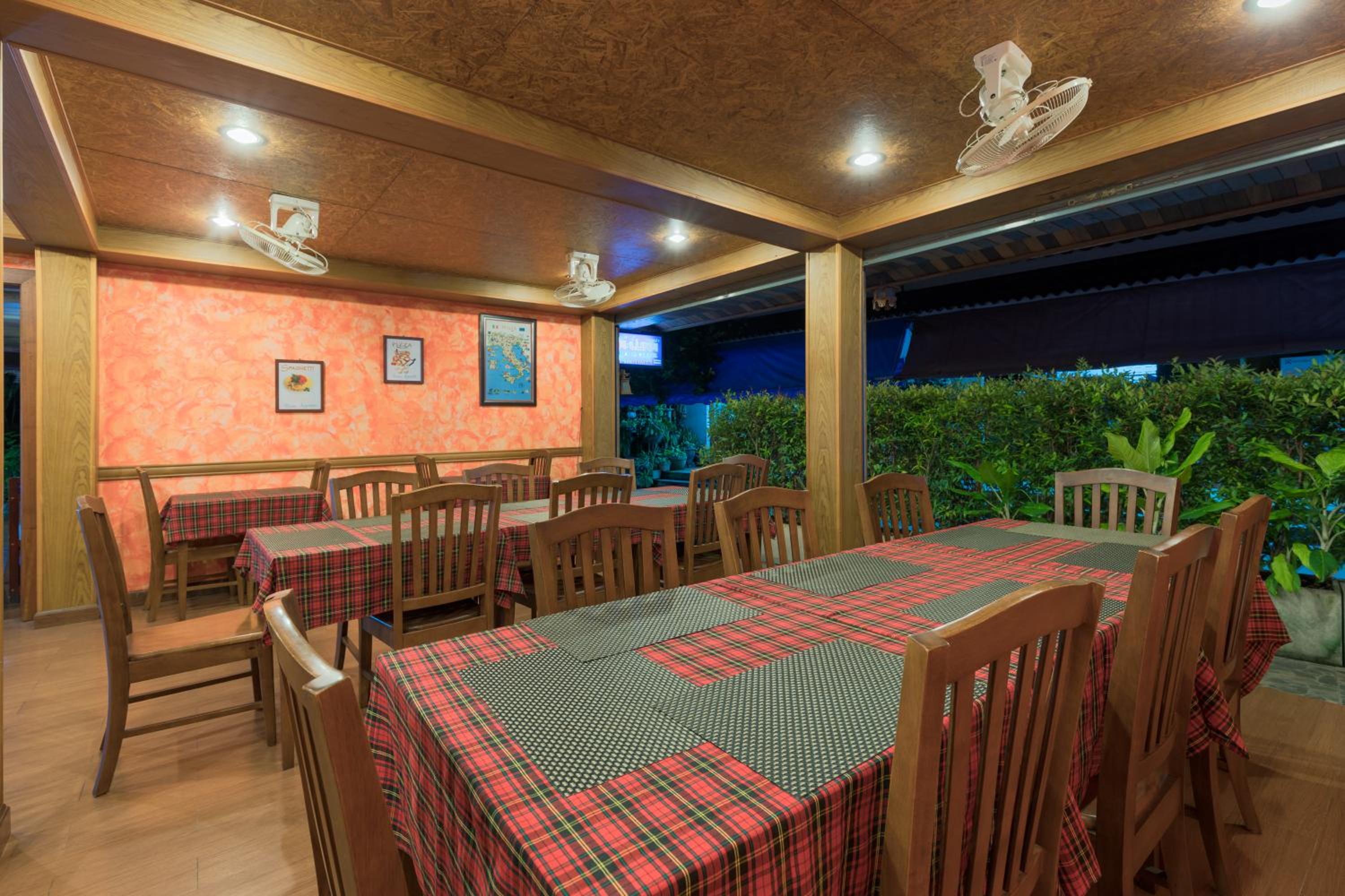 La Luna Italian Restaurant & Accommodation view 3