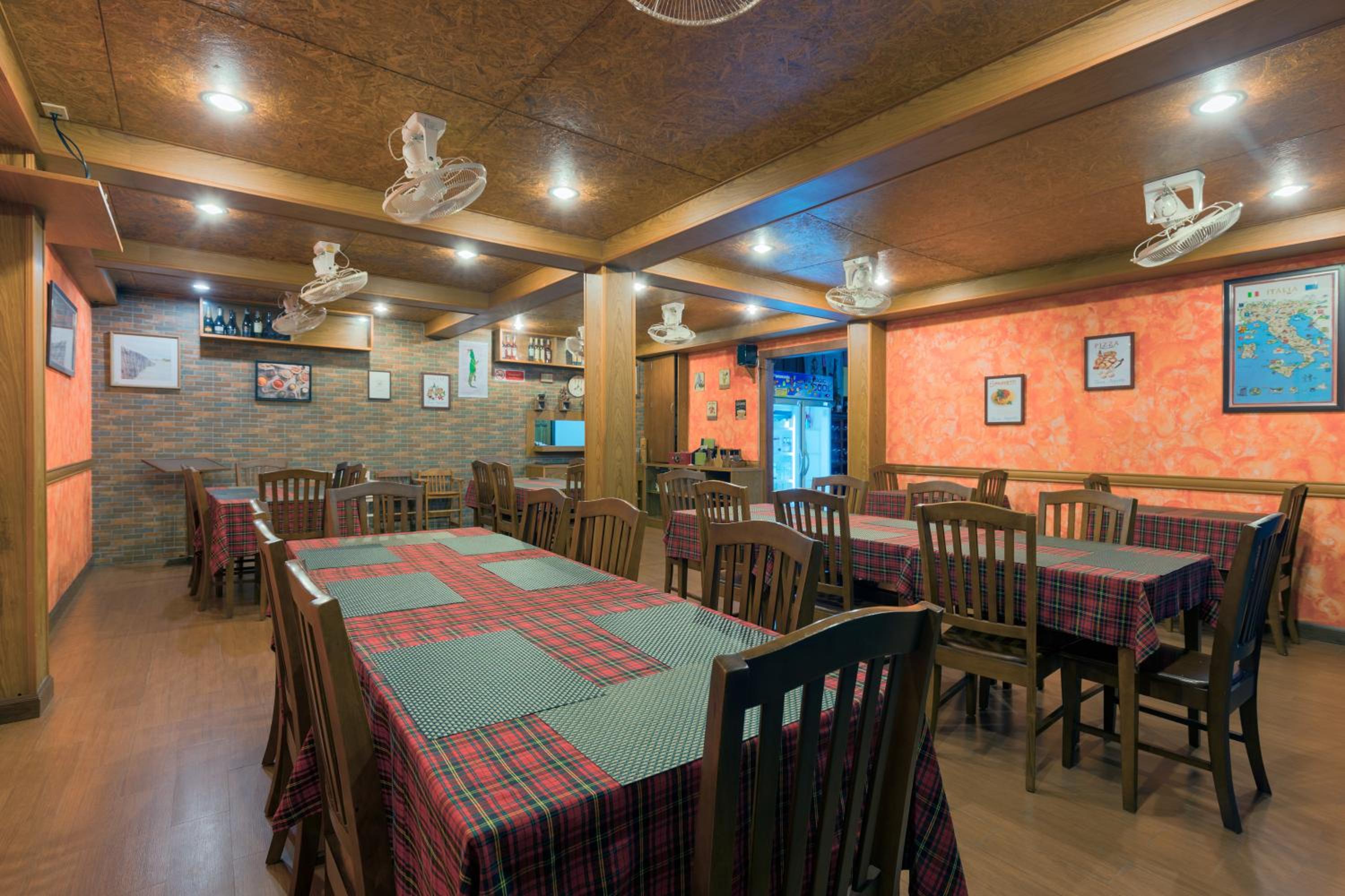 La Luna Italian Restaurant & Accommodation view 5
