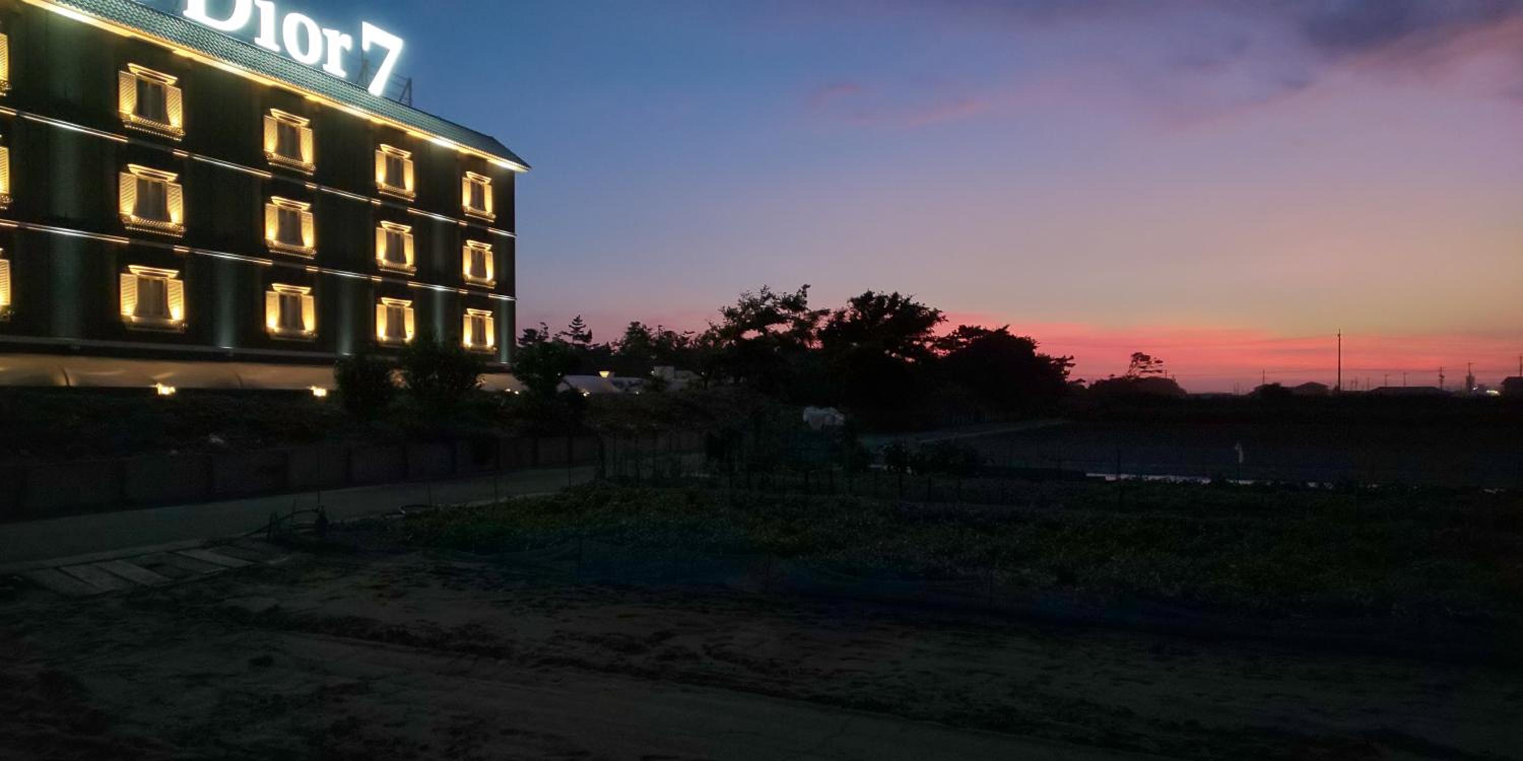 HOTEL Dior7 - Image 1