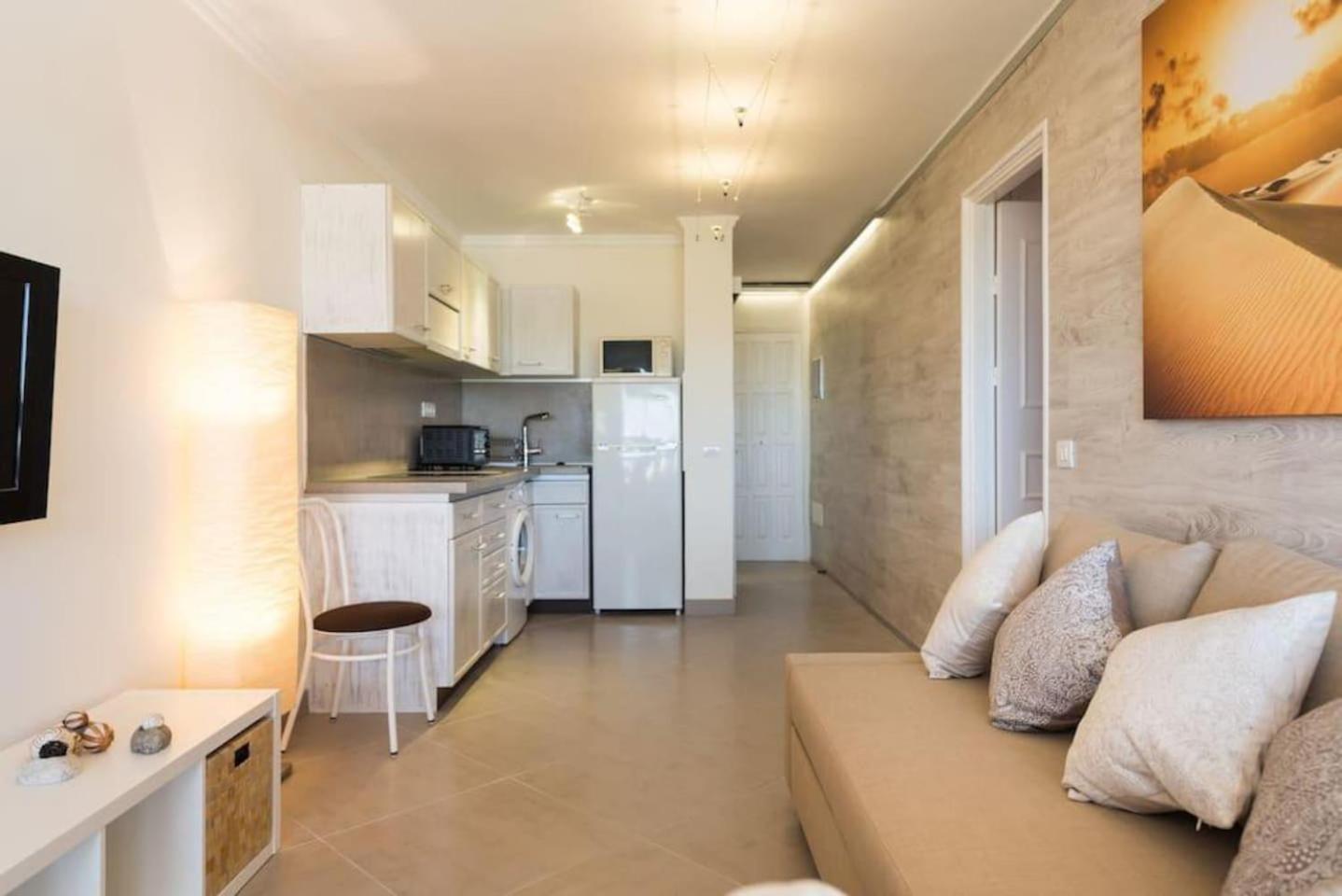 5 min walk from Yumbo! 517 view 3