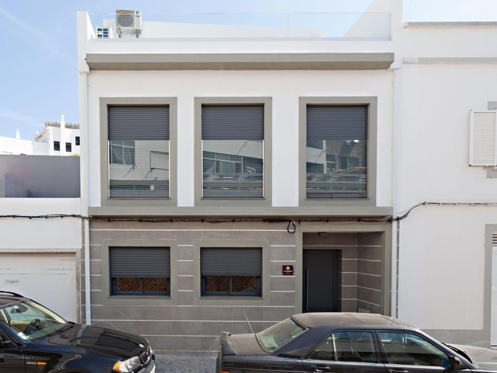 Hotel Faro Clara Suites - Image 1