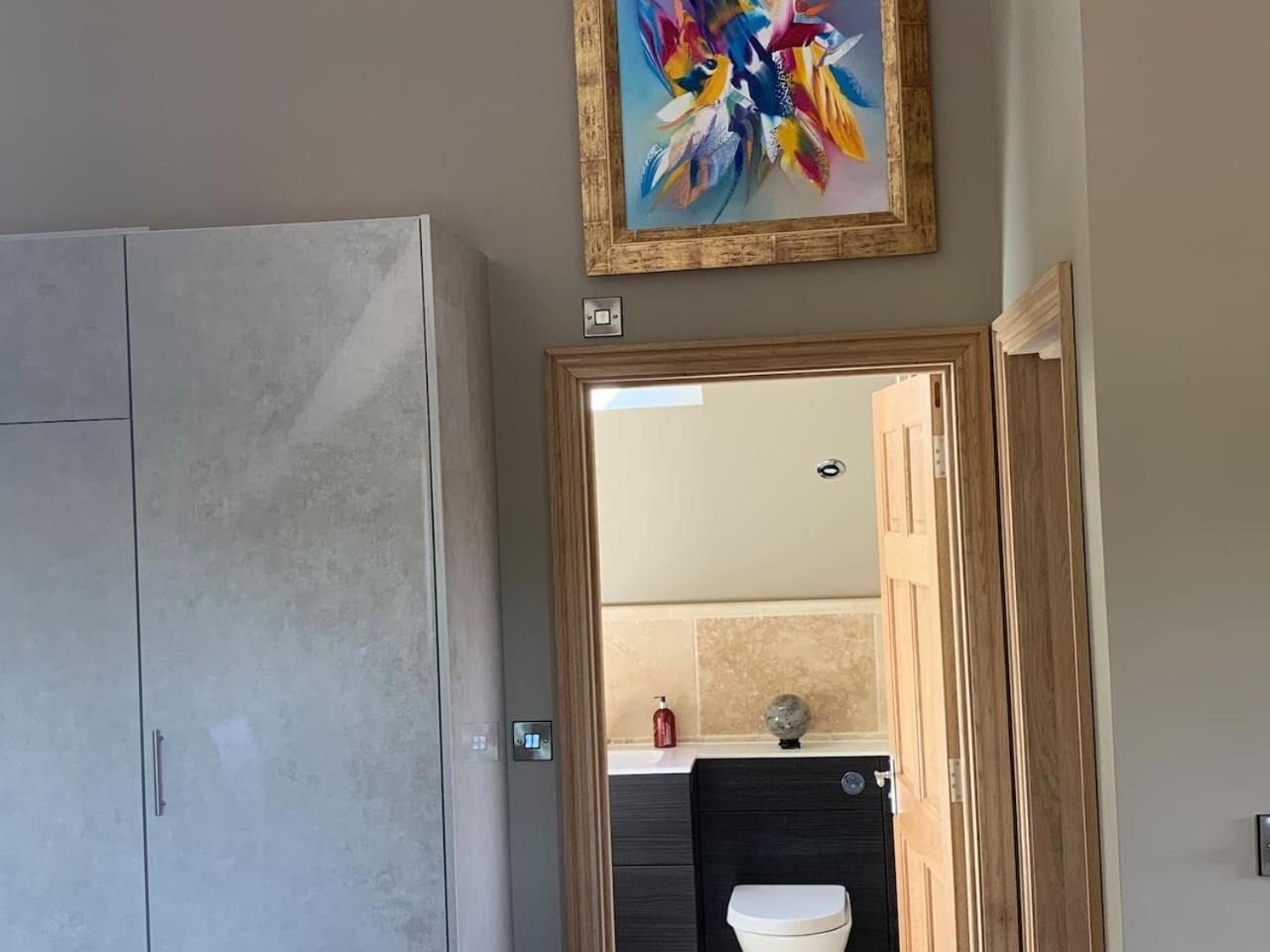 Luxurious private coach house view 4