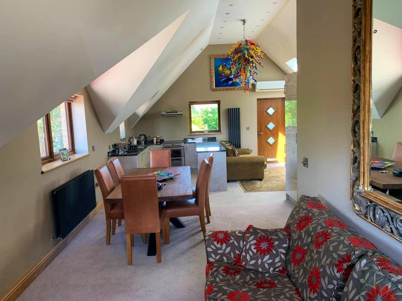 Luxurious private coach house view 5