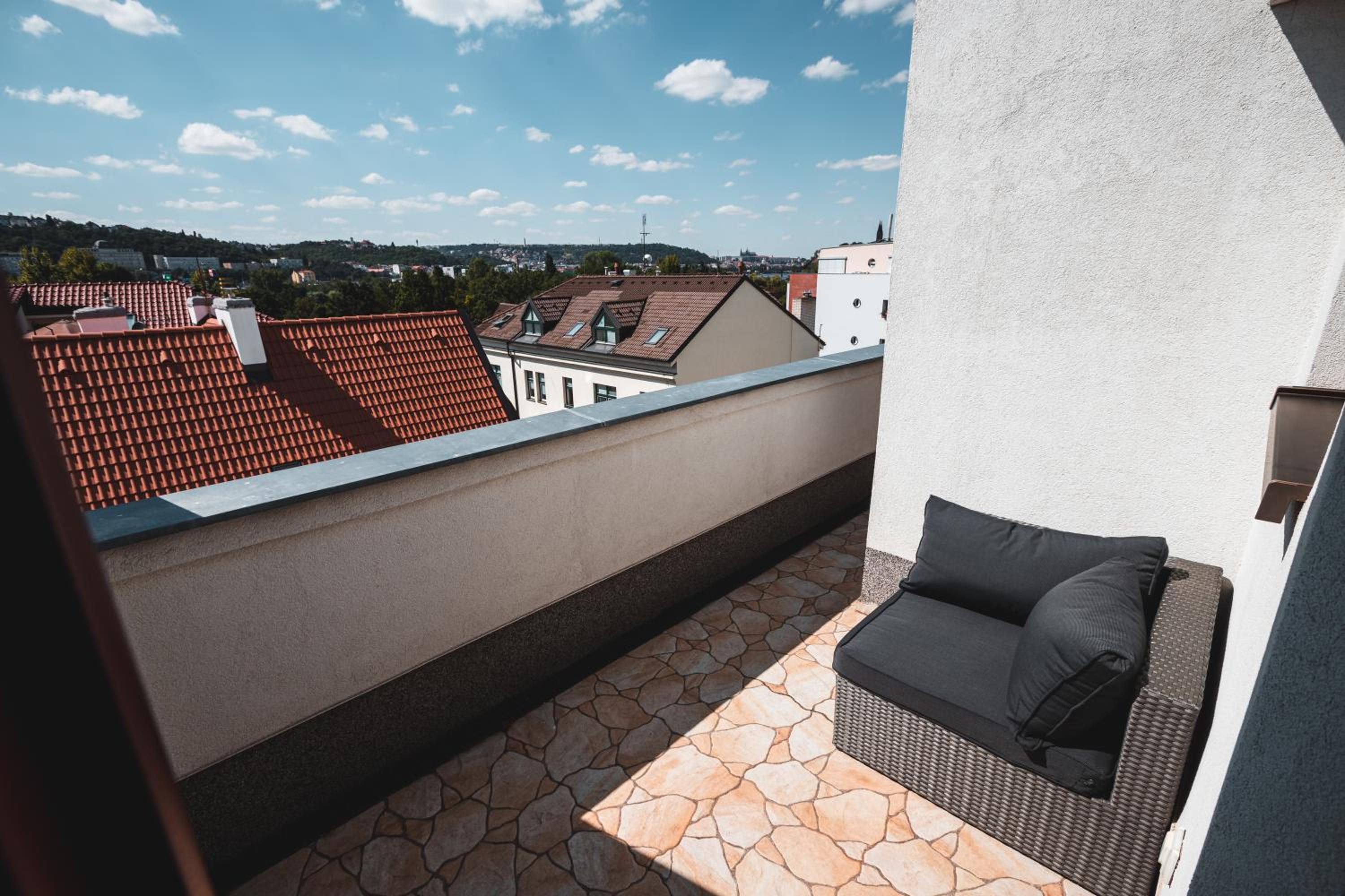 POINT flat, beautiful view from terrace to Prague Castle