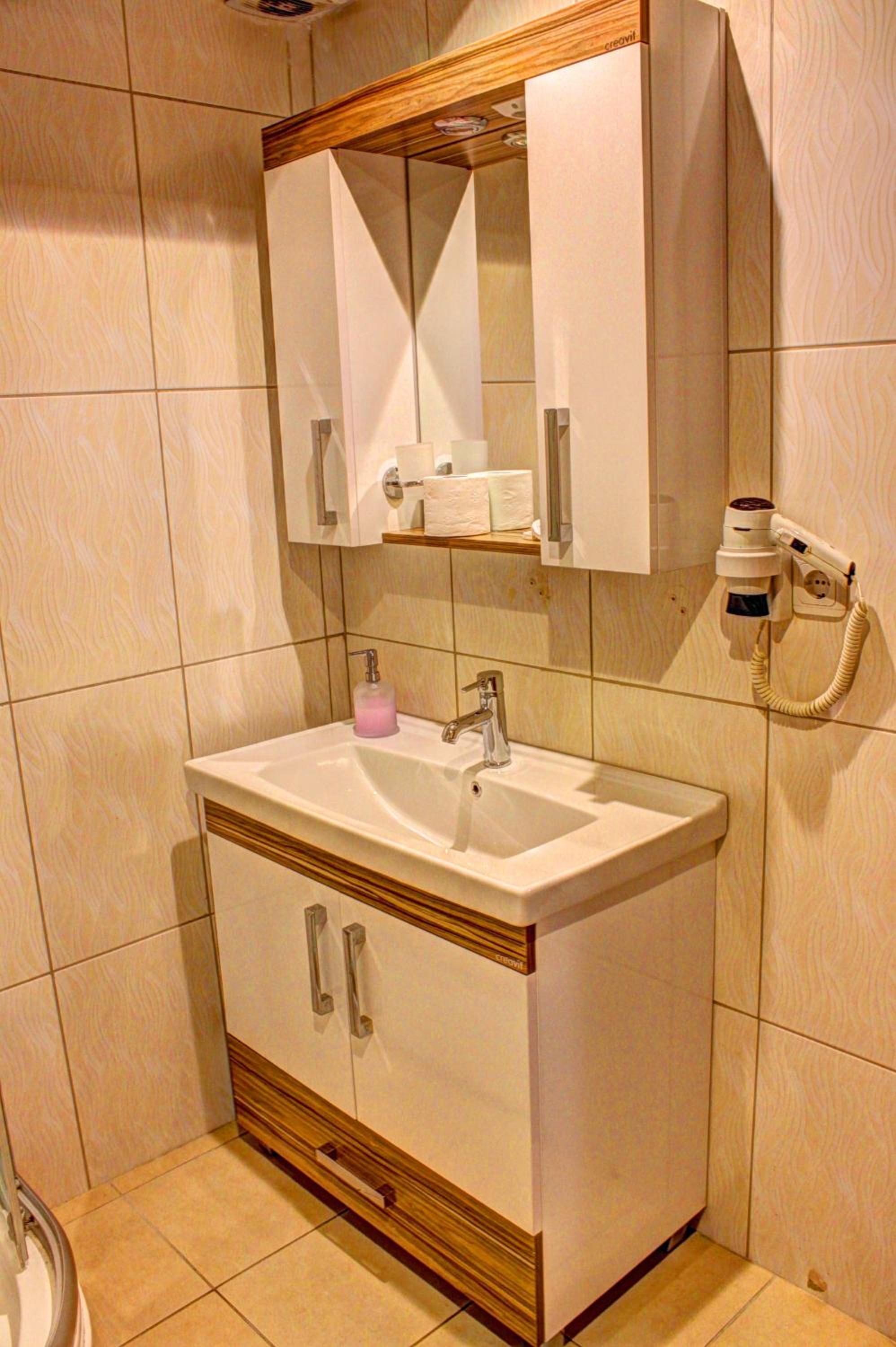 Real Life Otel - Image 36