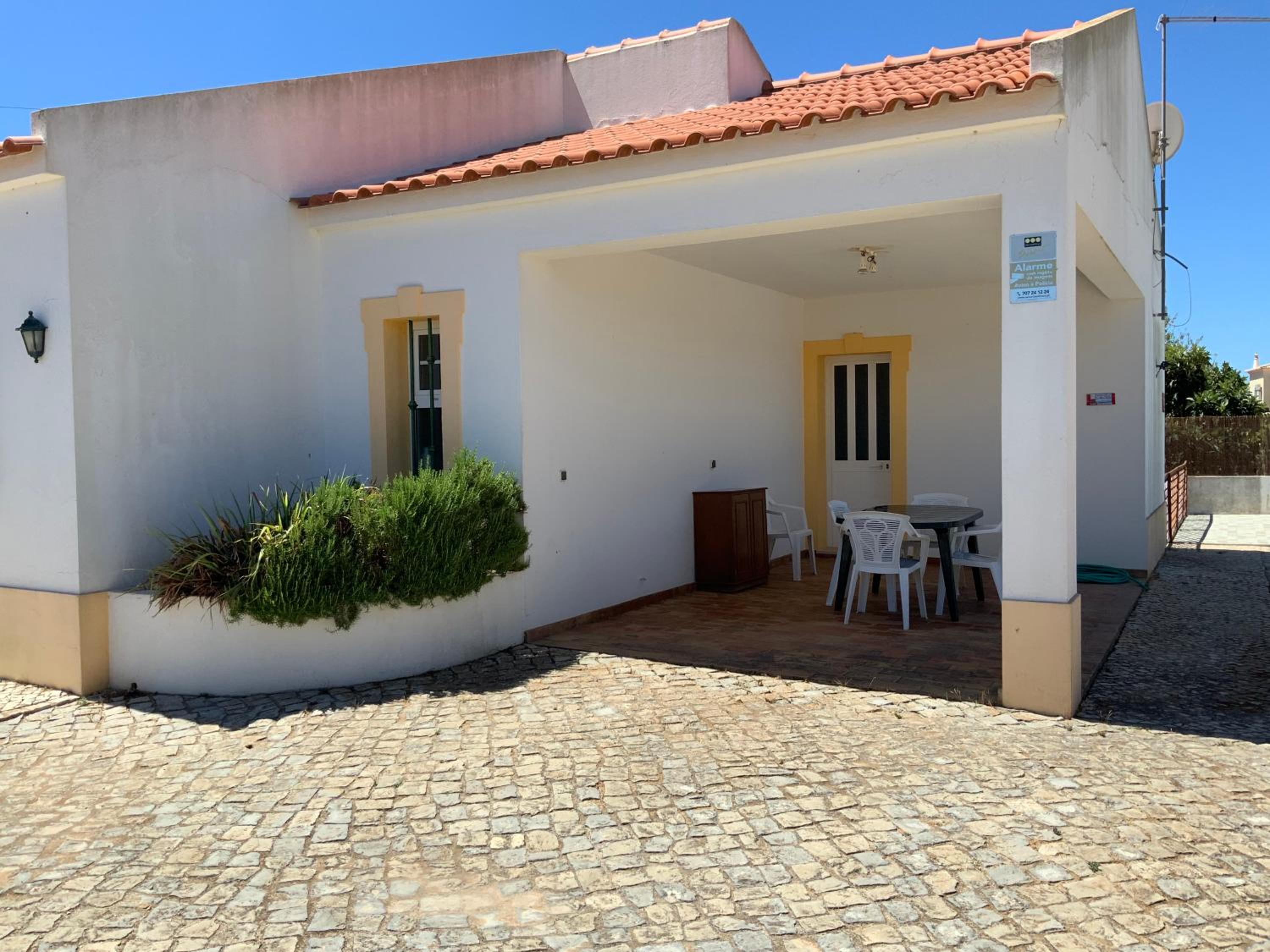 Guest House Alfarrobeiras view 2