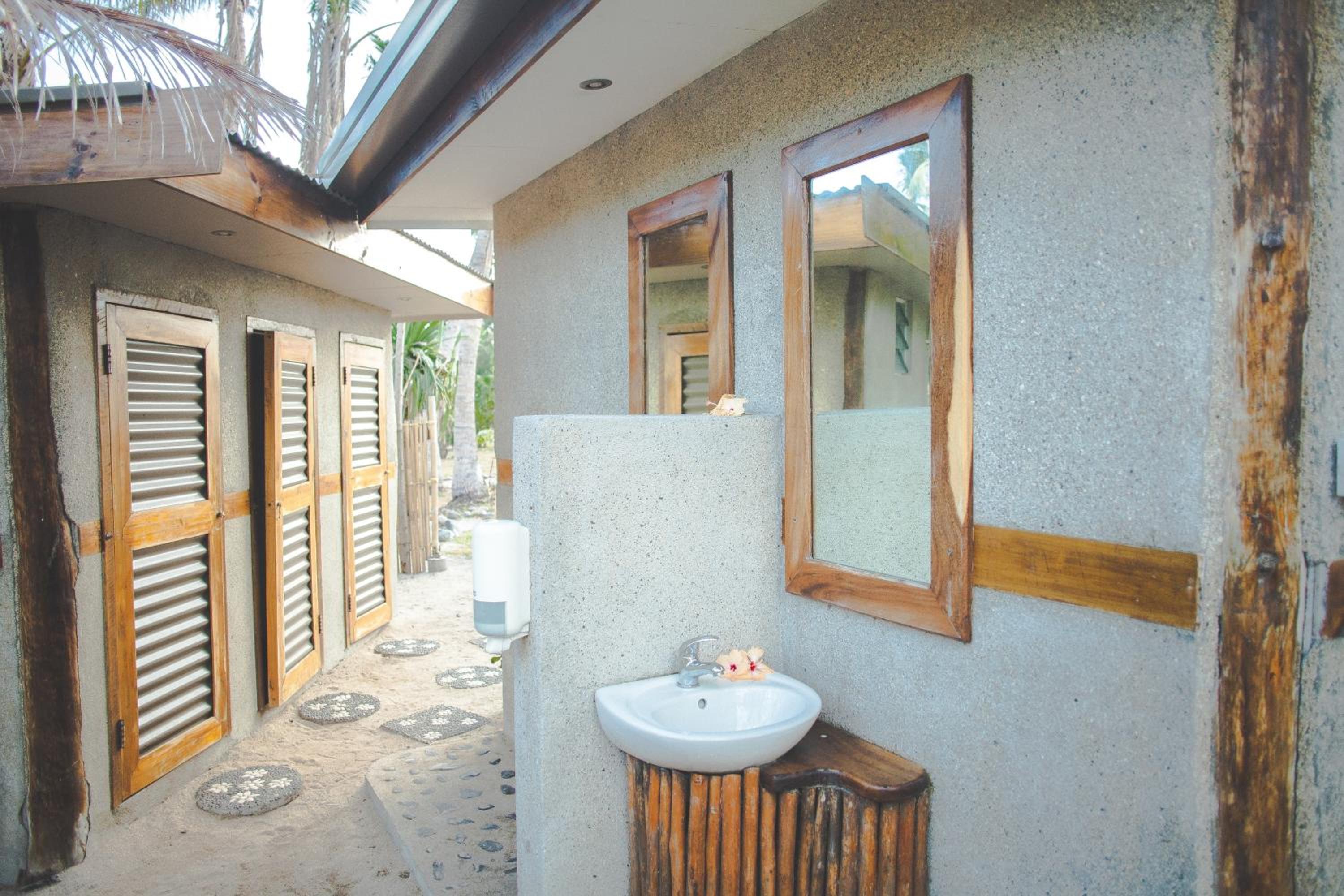 Barefoot Manta Island Resort