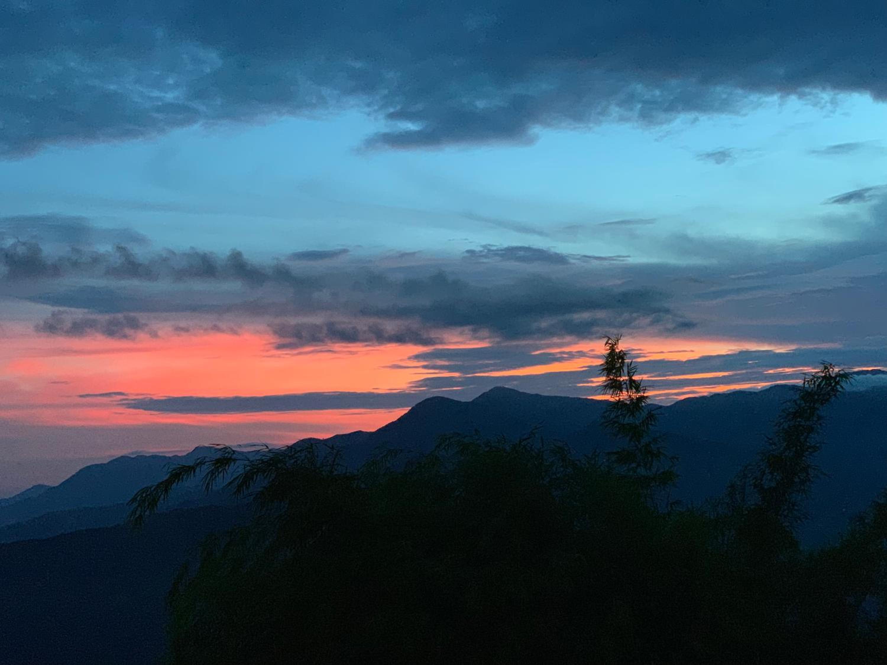 Superview Lodge - Family-Run, Himalayan Sunrise