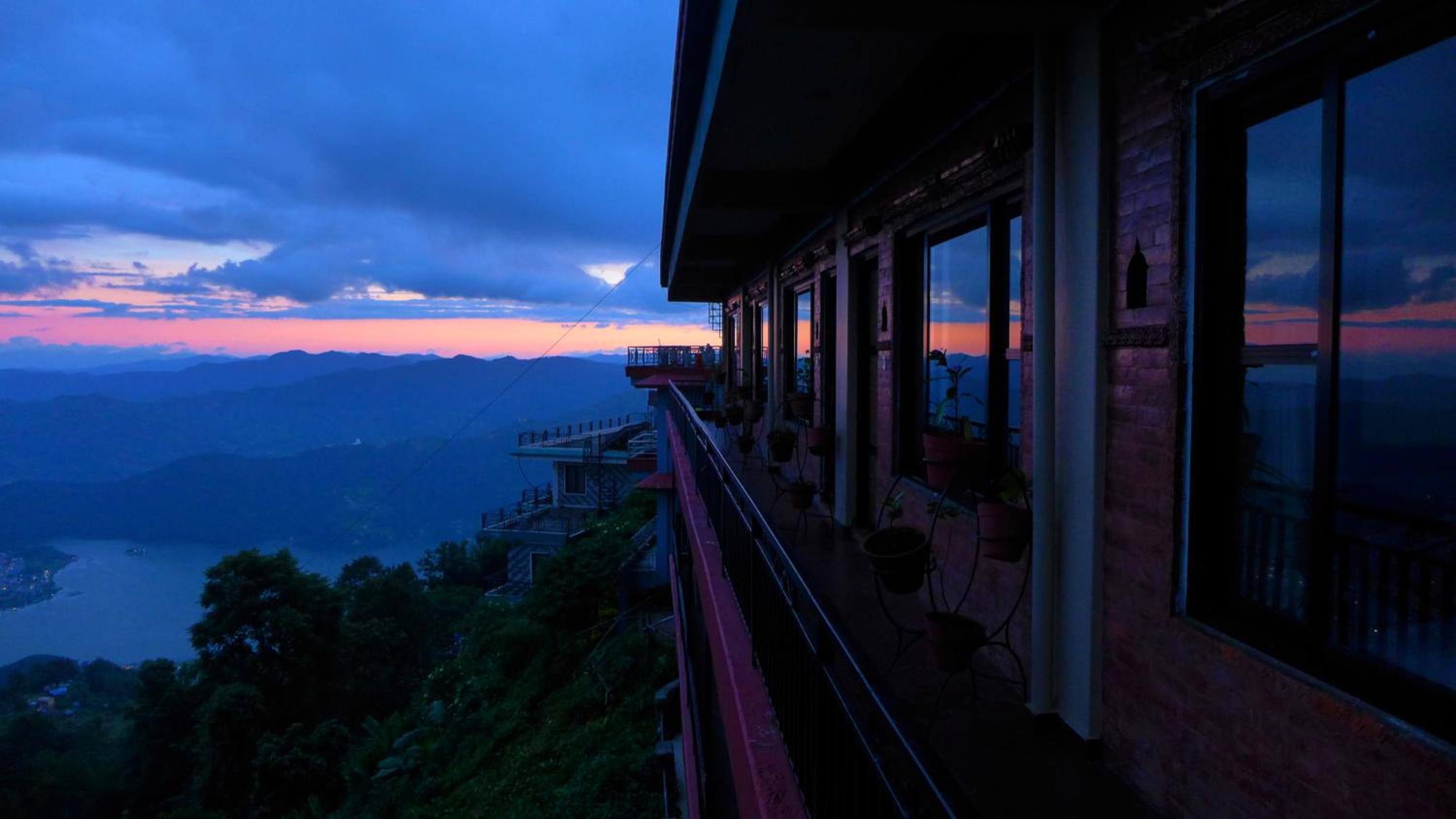 Superview Lodge - Family-Run, Himalayan Sunrise