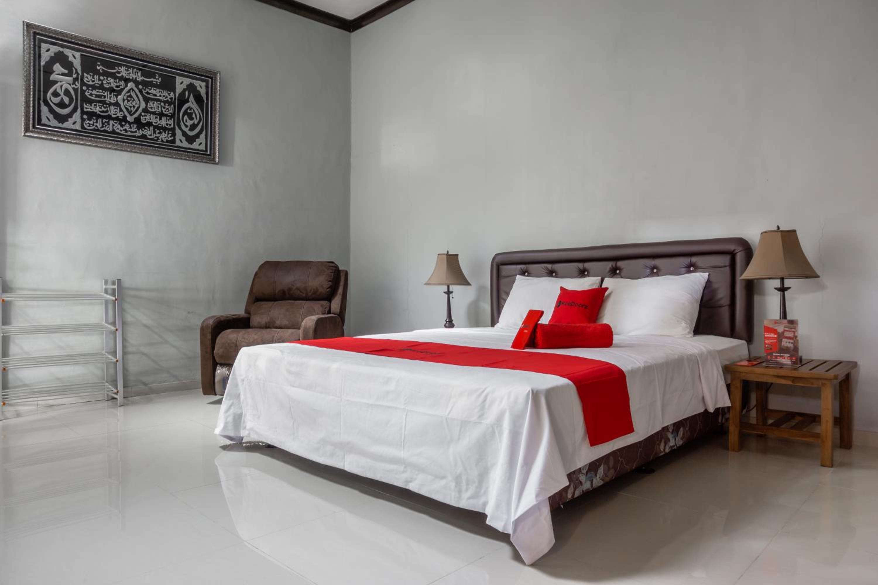 RedDoorz Syariah near RRI Malang