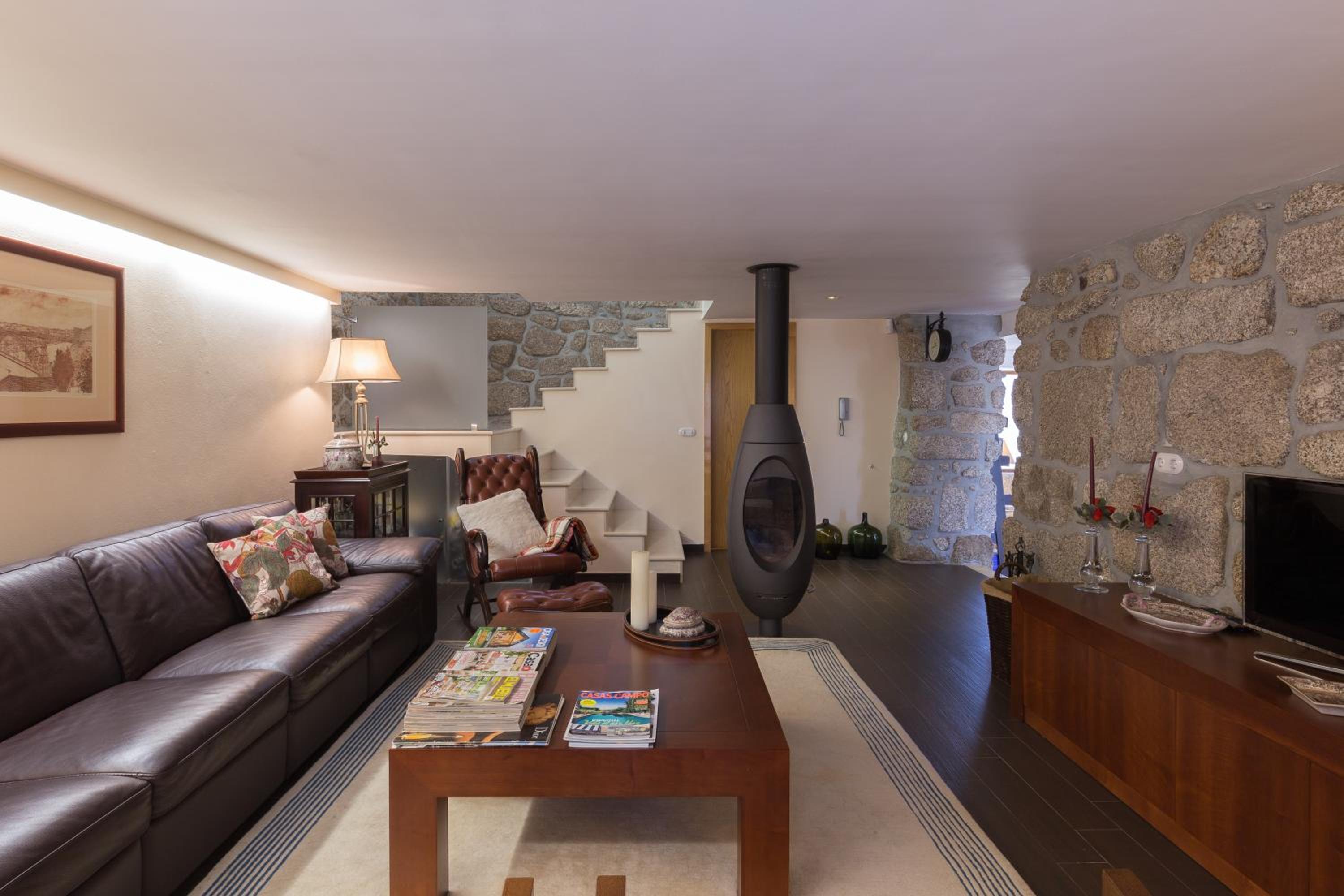 Host Wise - Boutique Country House w Pool view 4