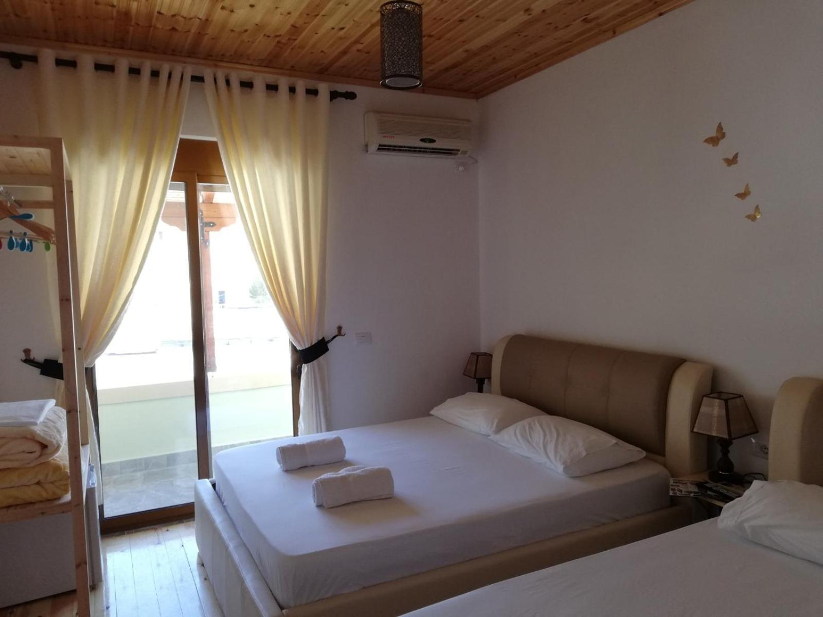Nako Guest House bar&restaurants