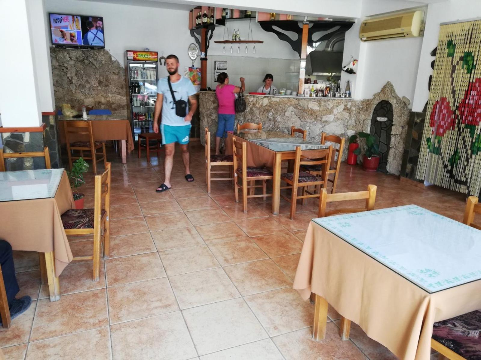 Nako Guest House bar&restaurants
