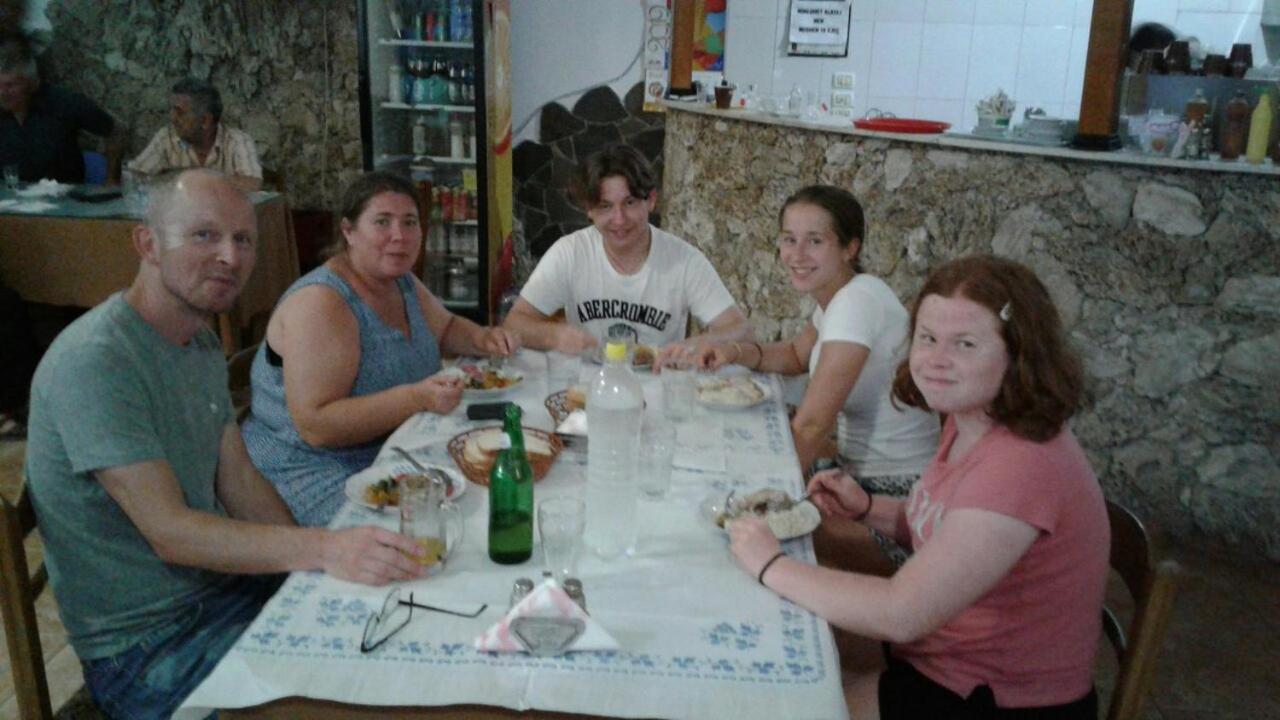 Nako Guest House bar&restaurants