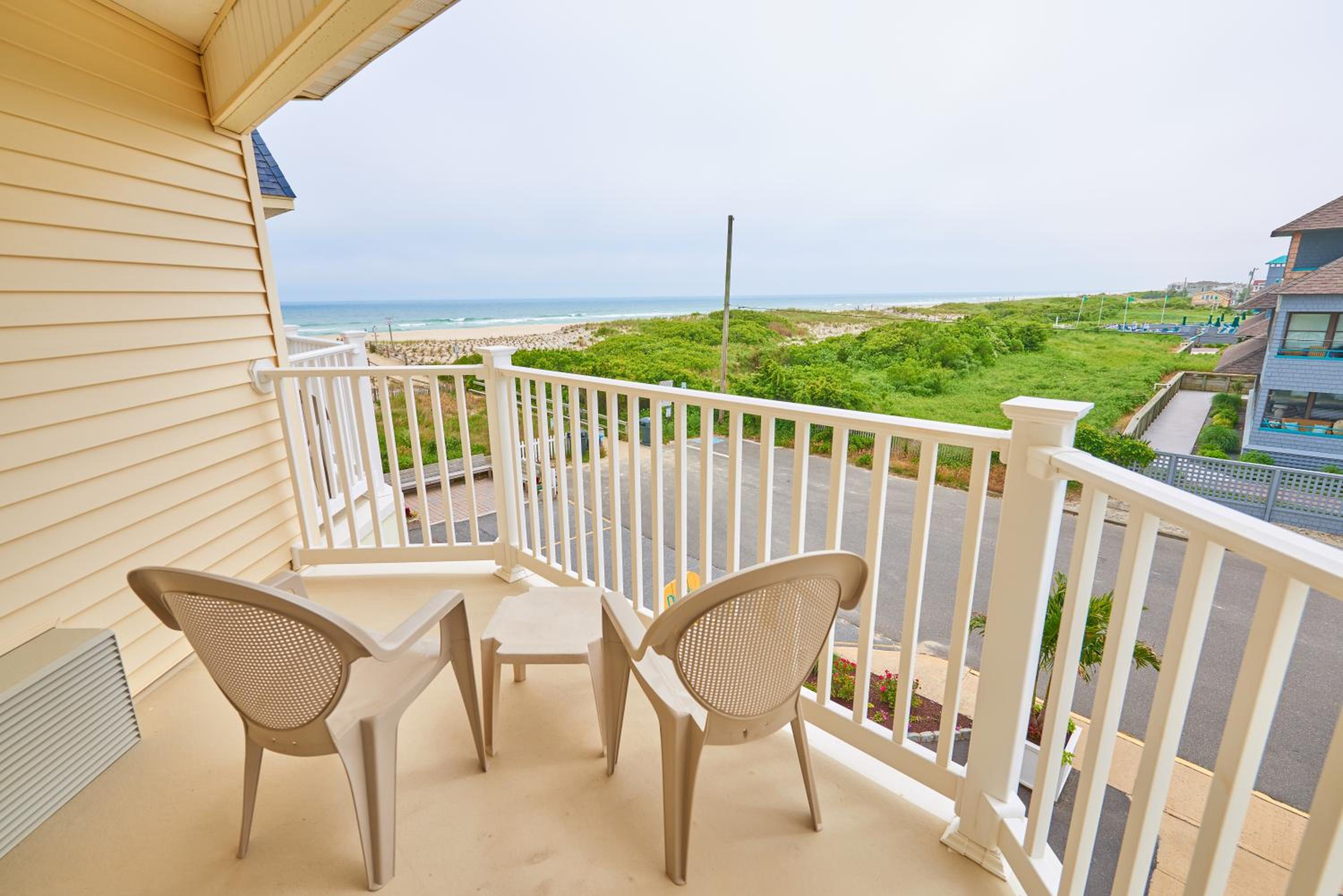 Drifting Sands Oceanfront Hotel