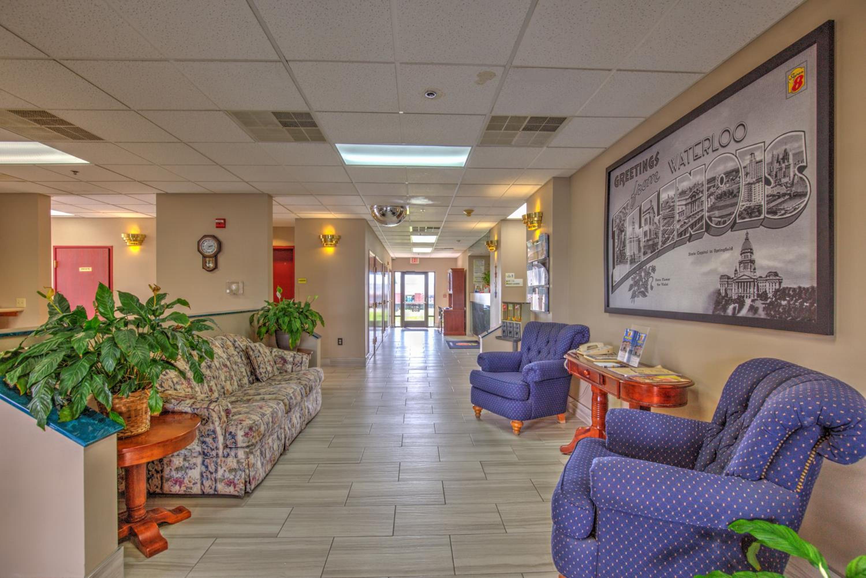 Super 8 by Wyndham Waterloo - Property Image 4