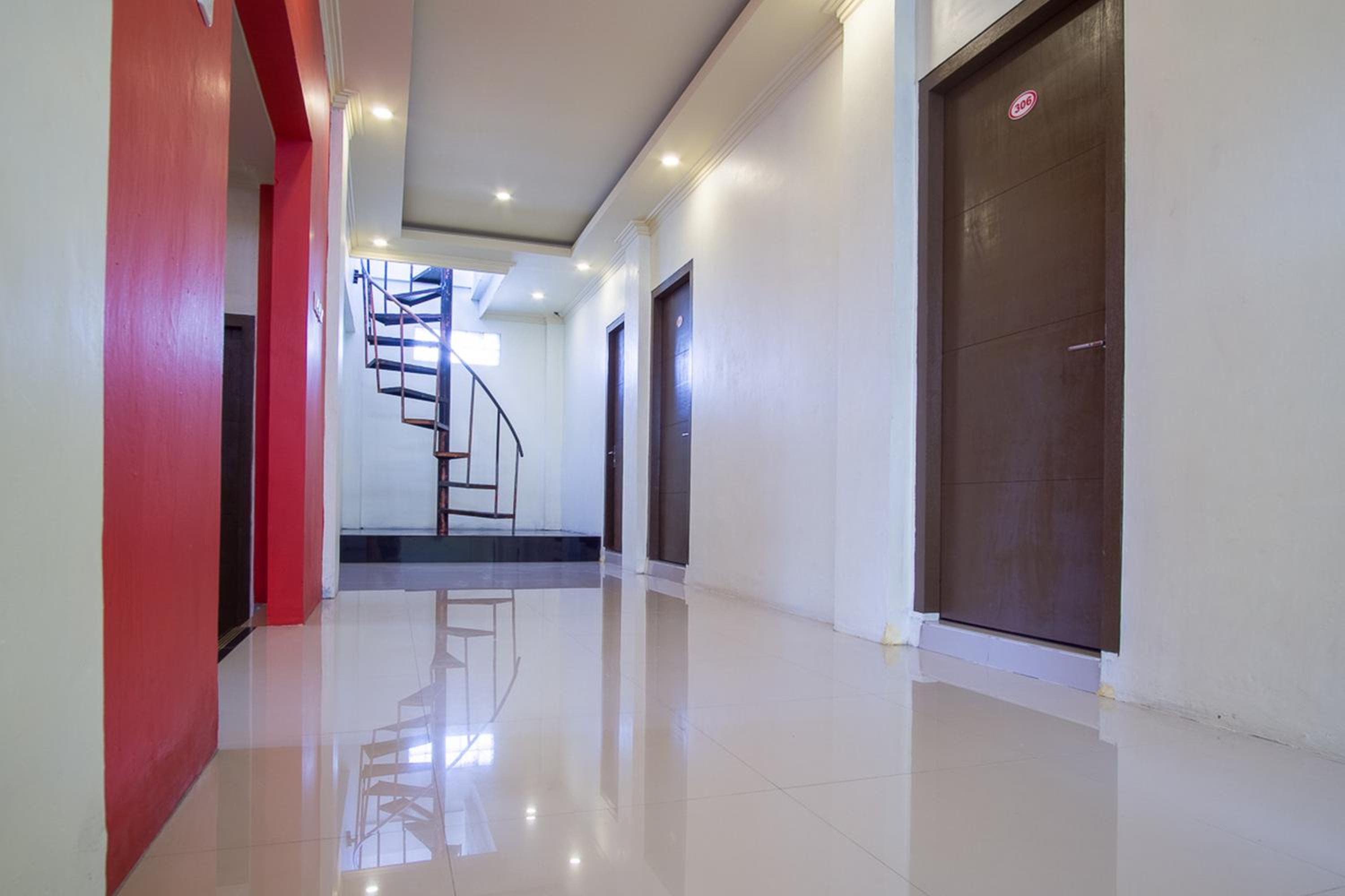 RedDoorz near Taman Kota Ternate view 5
